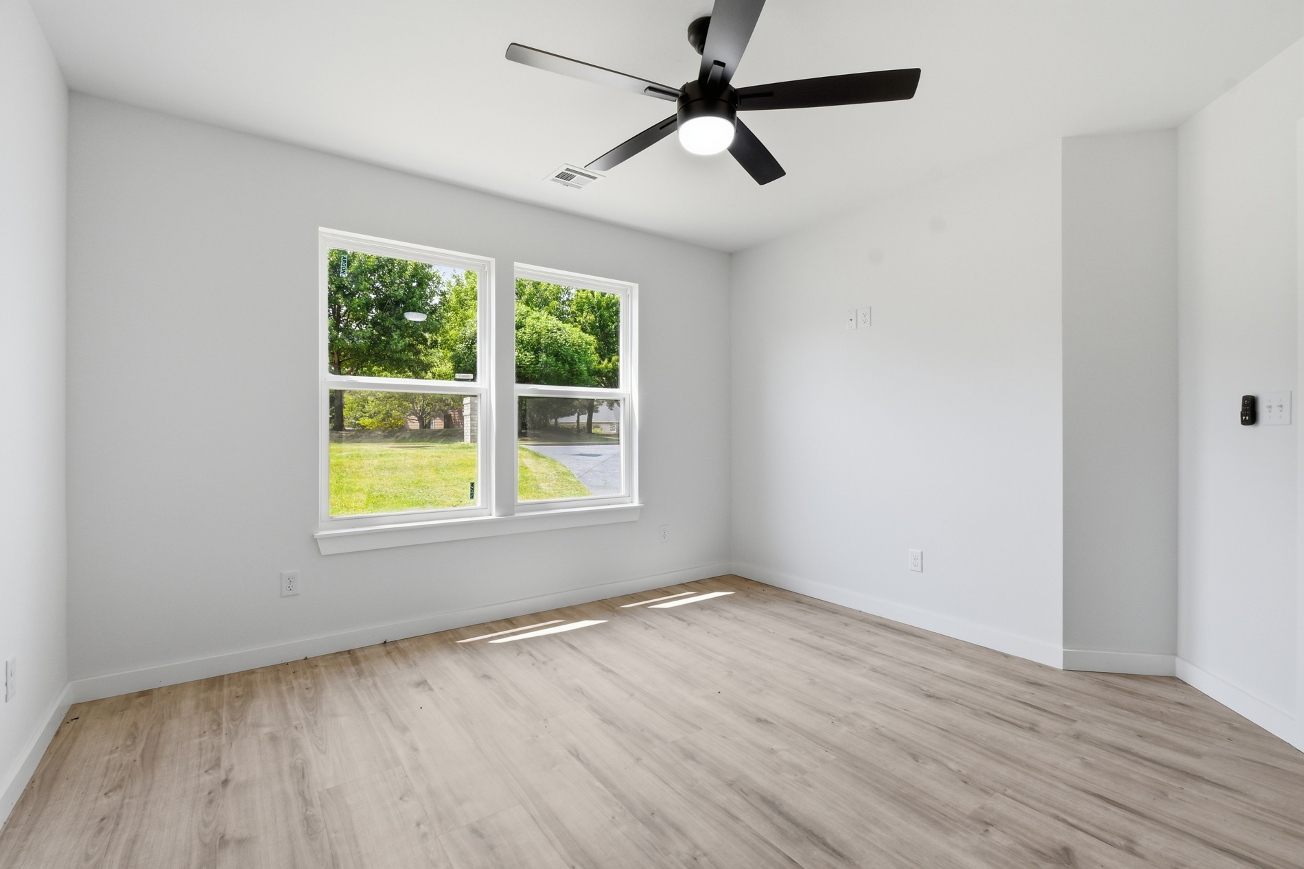 4001 Rolling Oaks Drive Property Photo 27
