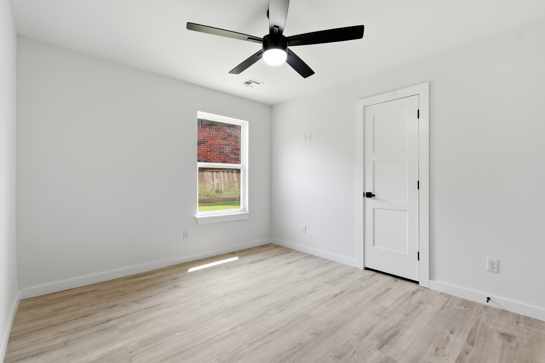 4001 Rolling Oaks Drive Property Photo 28