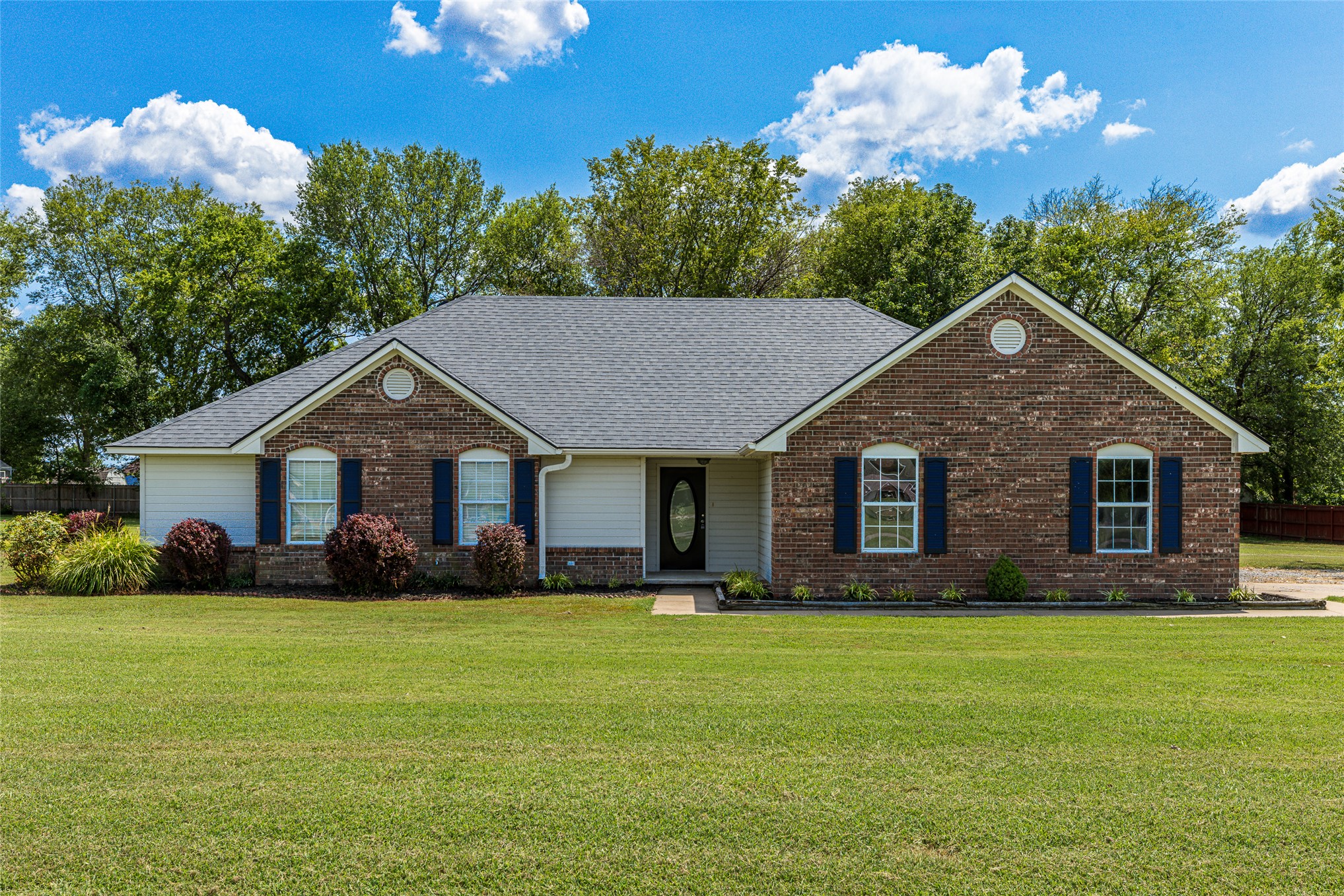 8202 E Lindy Lane Property Photo 1