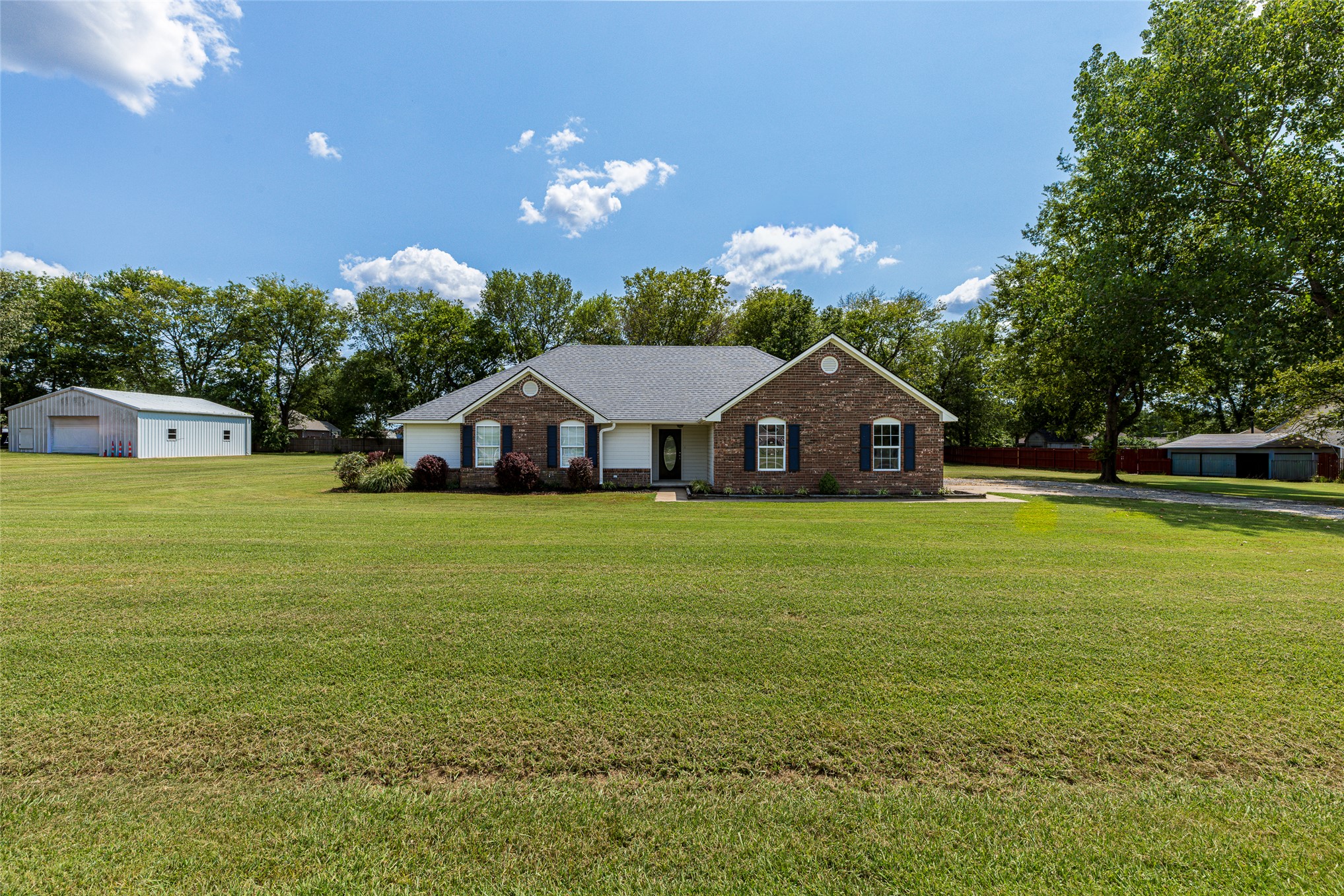 8202 E Lindy Lane Property Photo 2