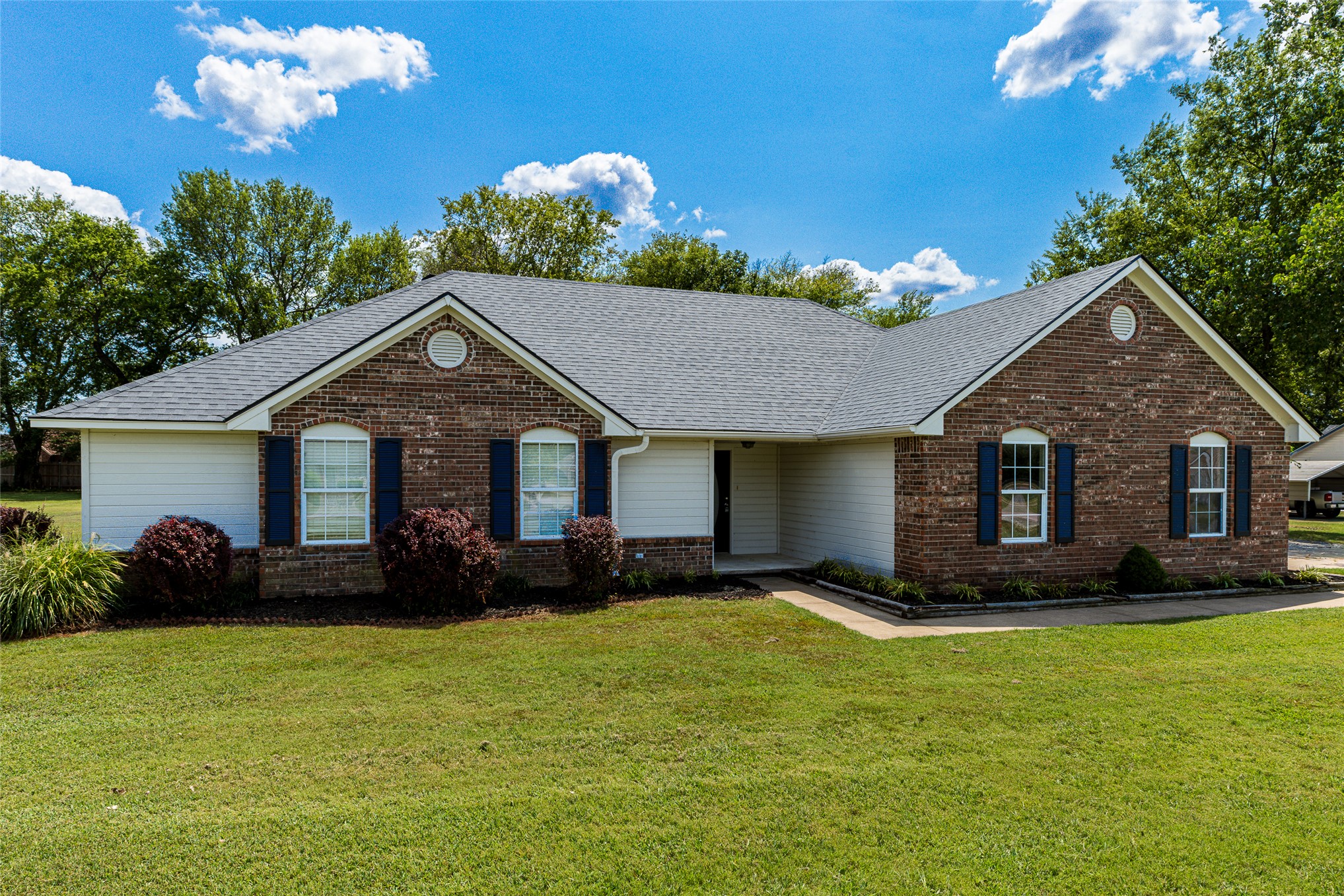 8202 E Lindy Lane Property Photo 3
