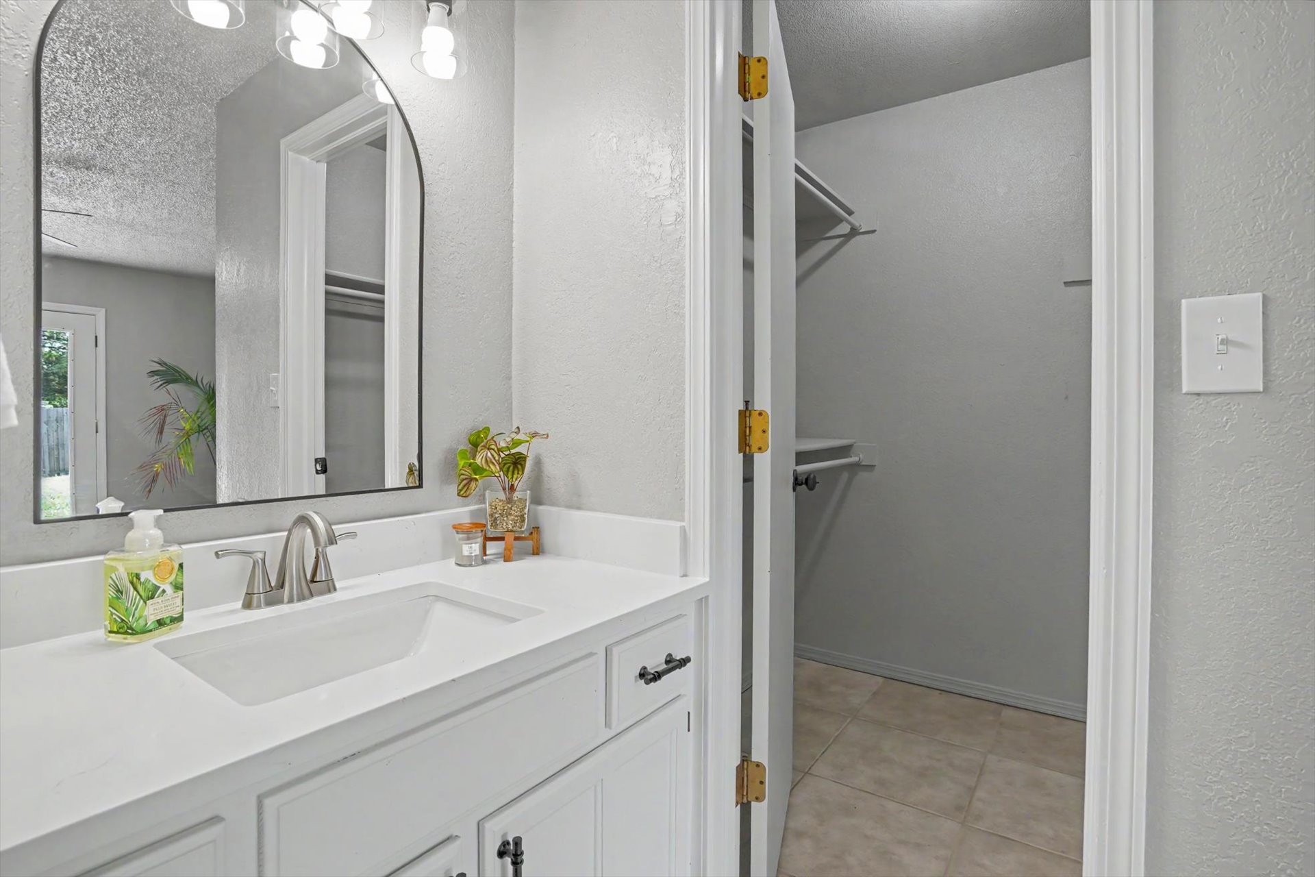 3028 W 69th Street Property Photo 18