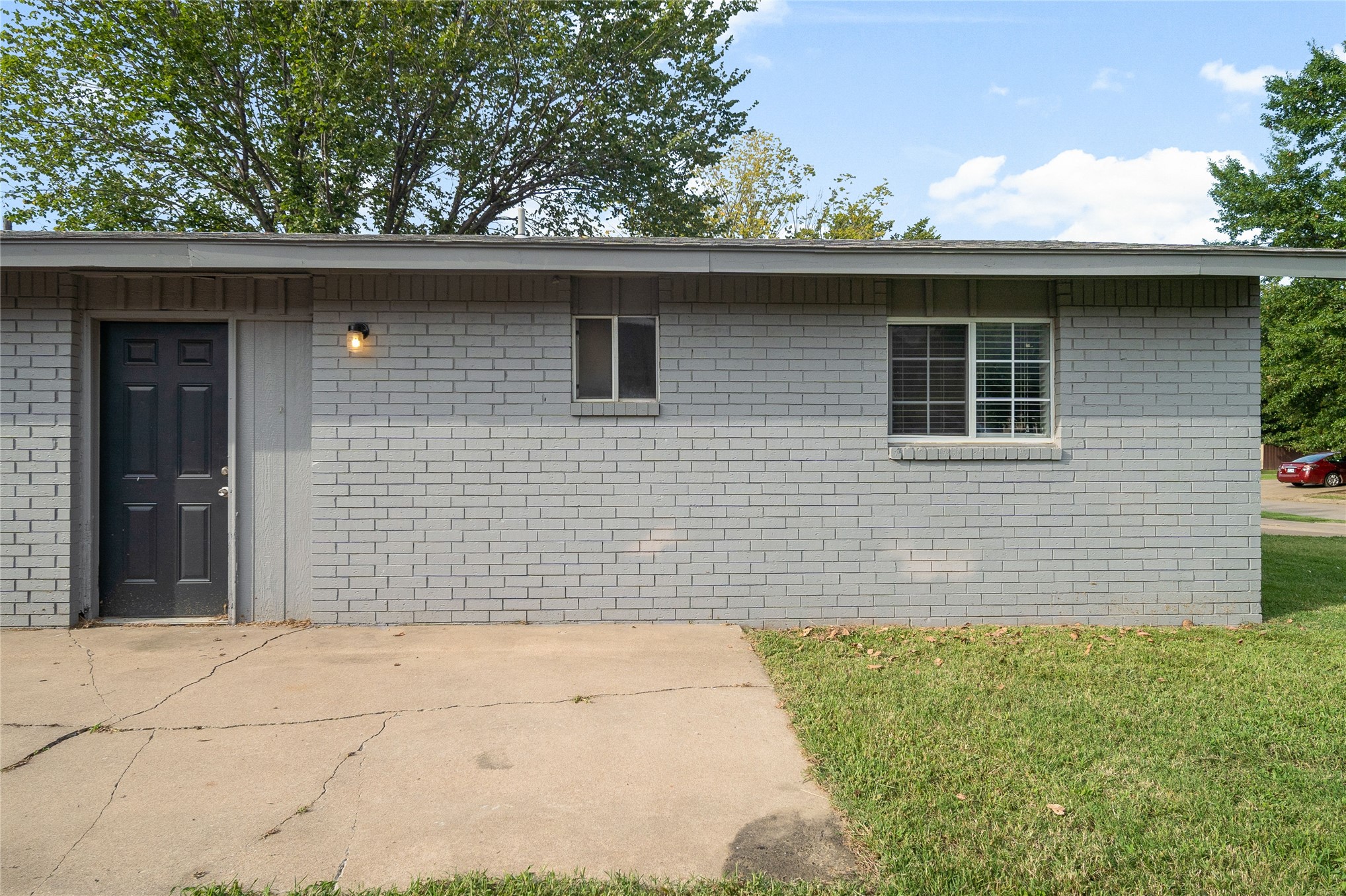 1072 N Irvington Avenue Property Photo 3