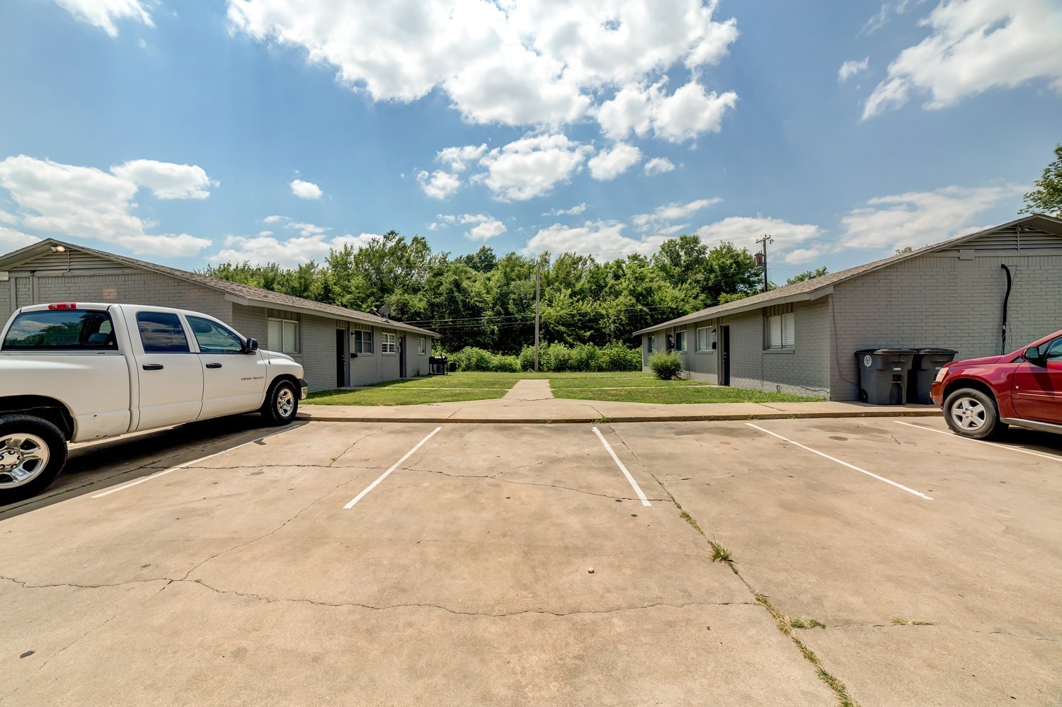 1072 N Irvington Avenue Property Photo 4