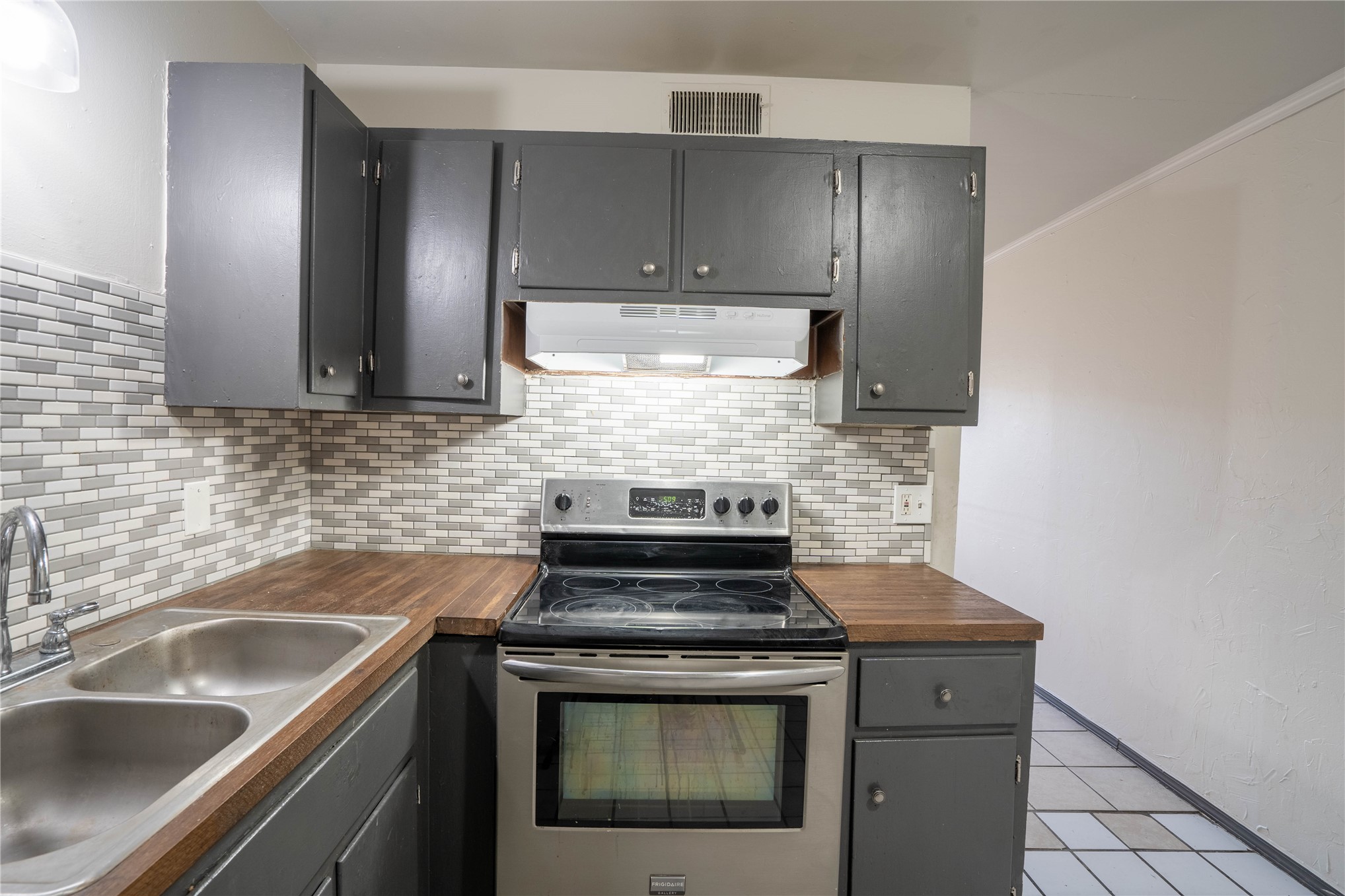 1072 N Irvington Avenue Property Photo 6