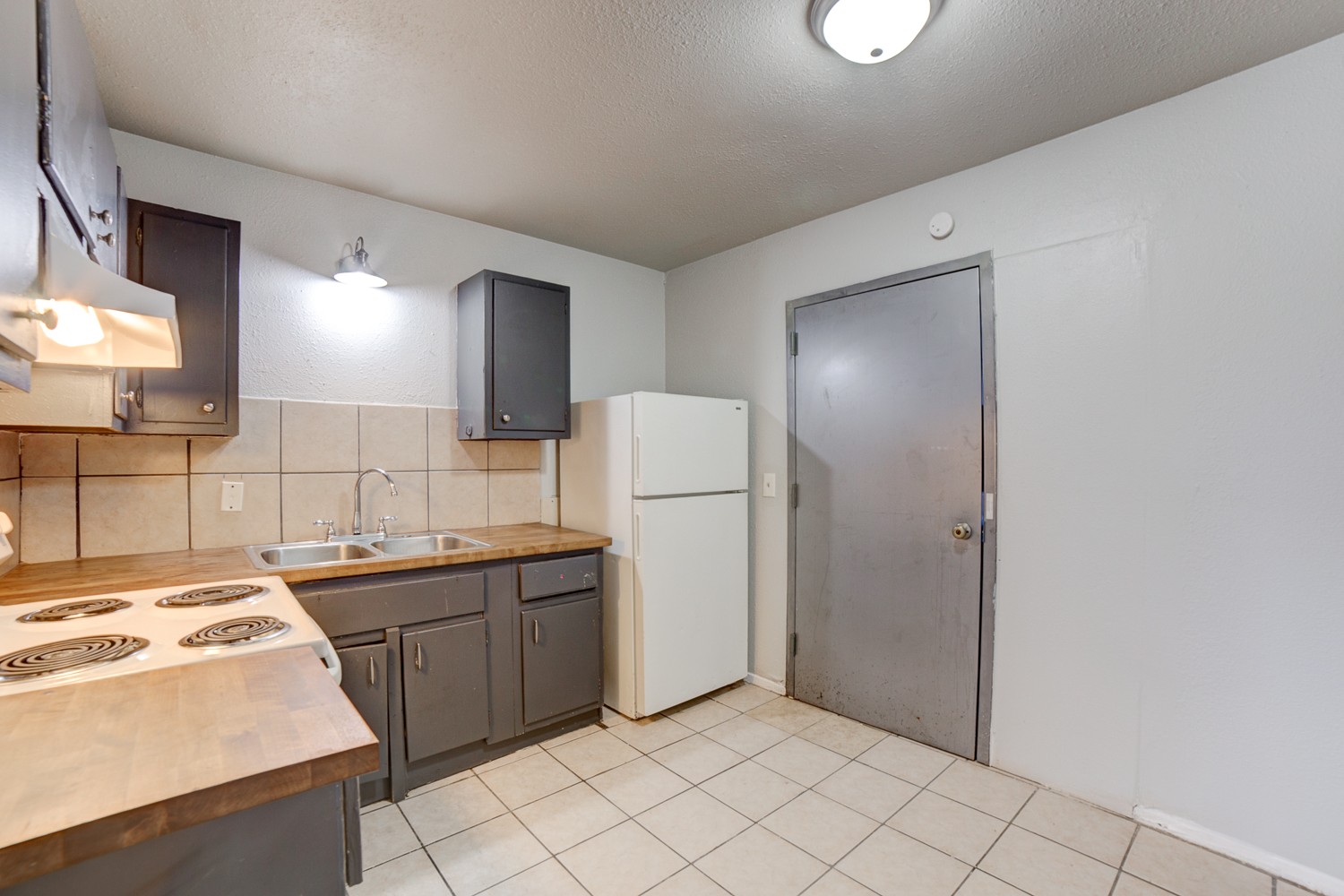 1072 N Irvington Avenue Property Photo 7