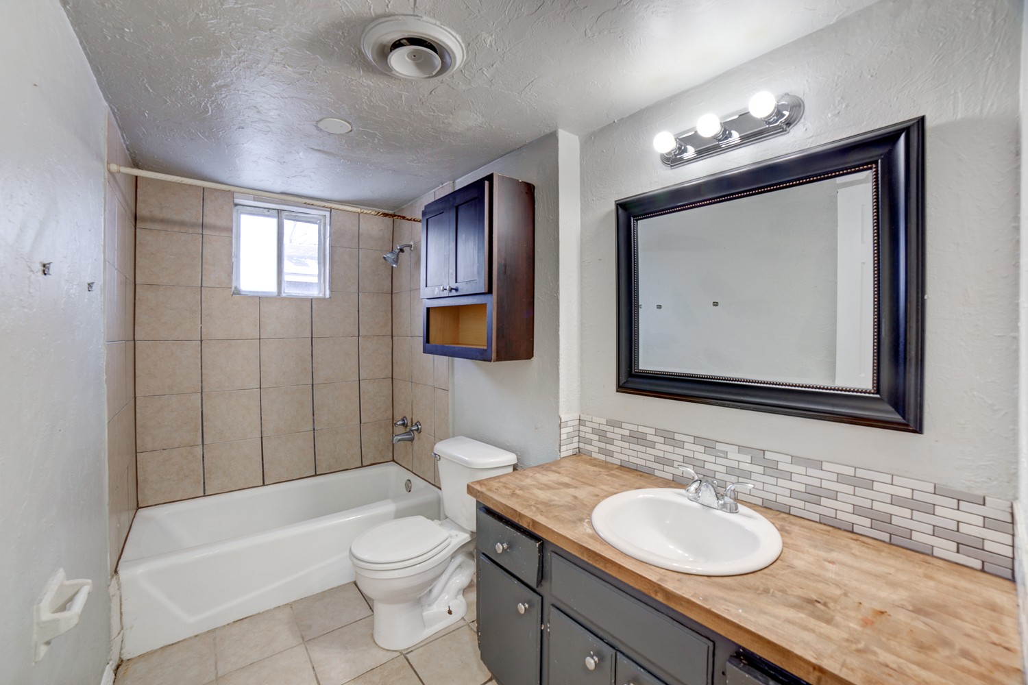 1072 N Irvington Avenue Property Photo 10