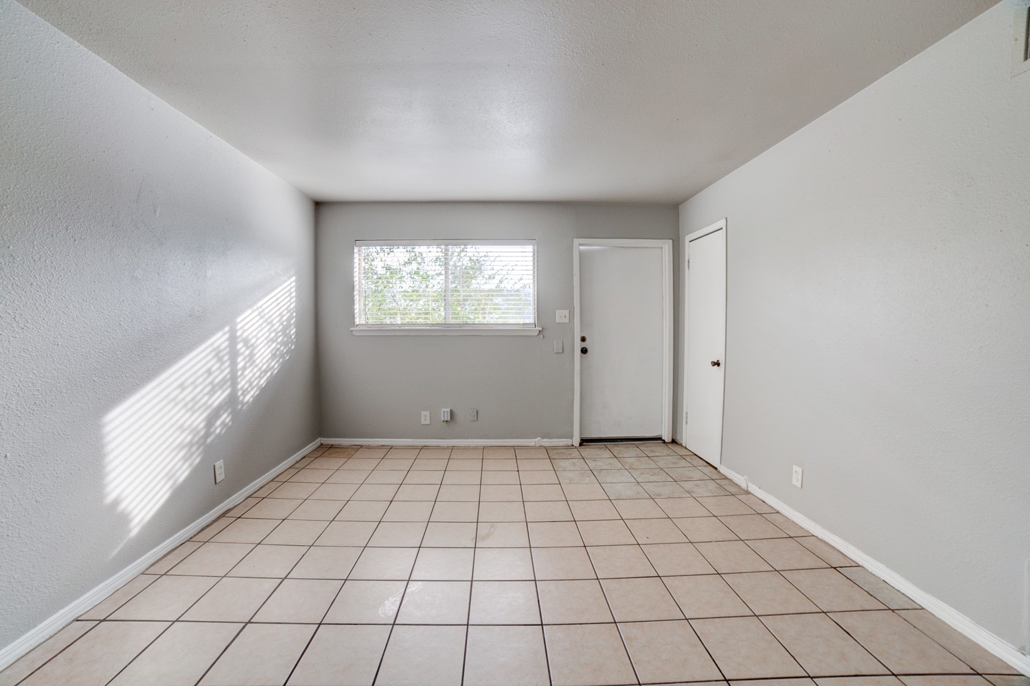 1072 N Irvington Avenue Property Photo 12