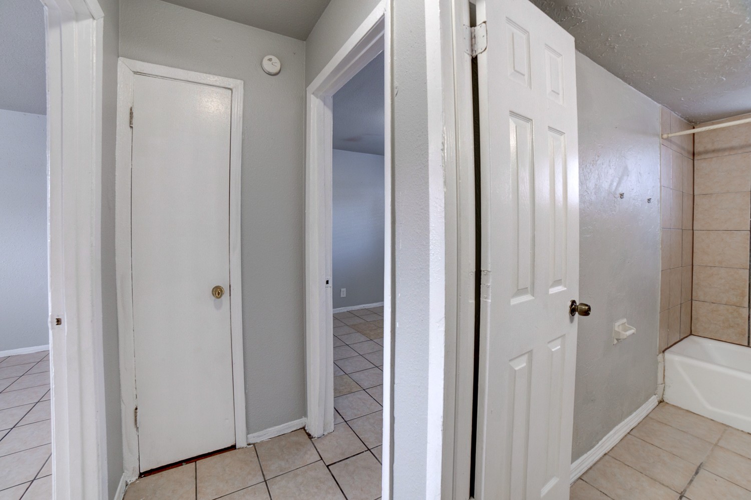 1072 N Irvington Avenue Property Photo 13