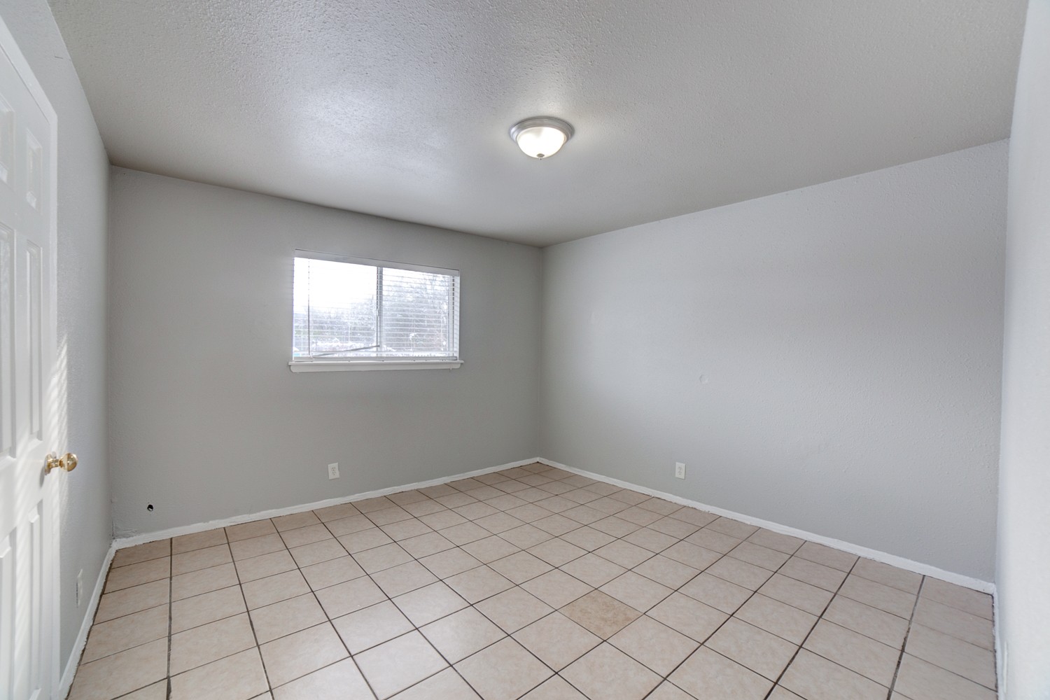 1072 N Irvington Avenue Property Photo 14