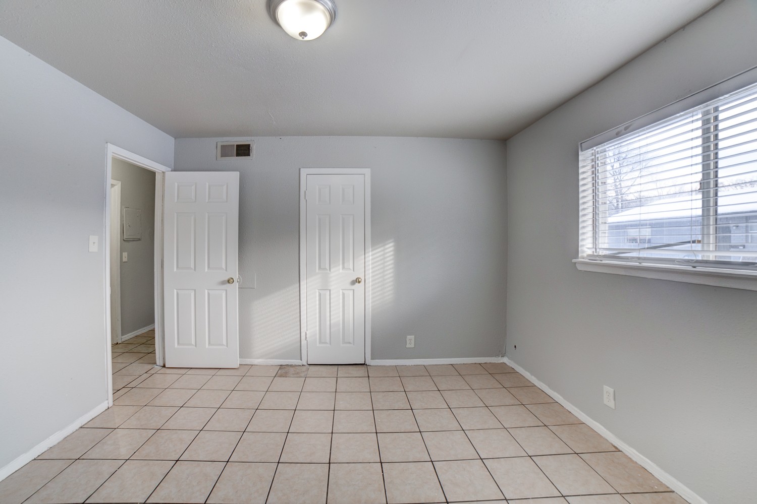 1072 N Irvington Avenue Property Photo 15