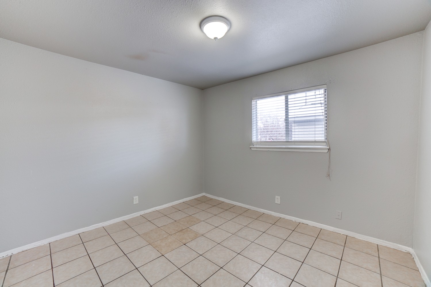 1072 N Irvington Avenue Property Photo 17