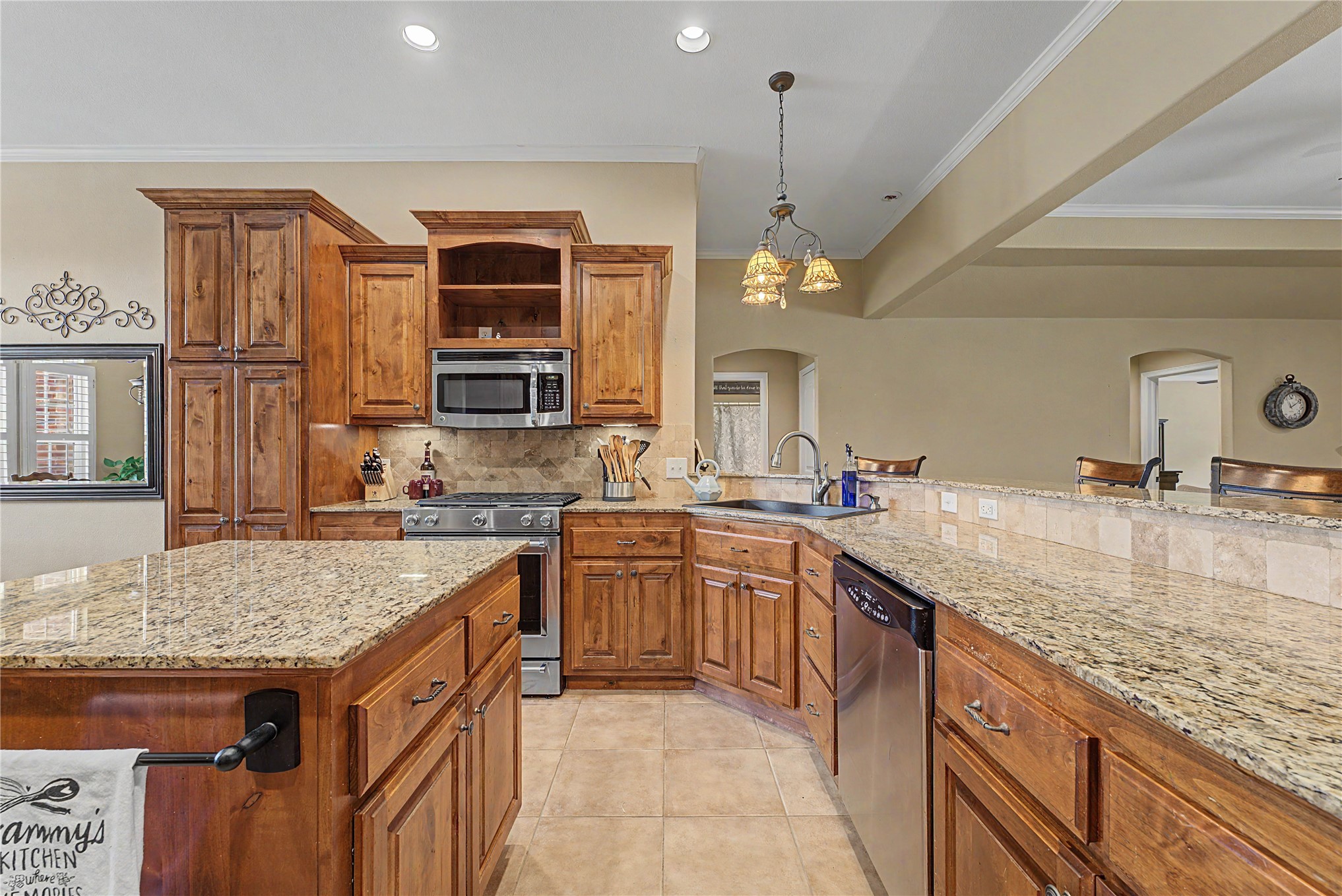 729 W 38th Street Property Photo 4