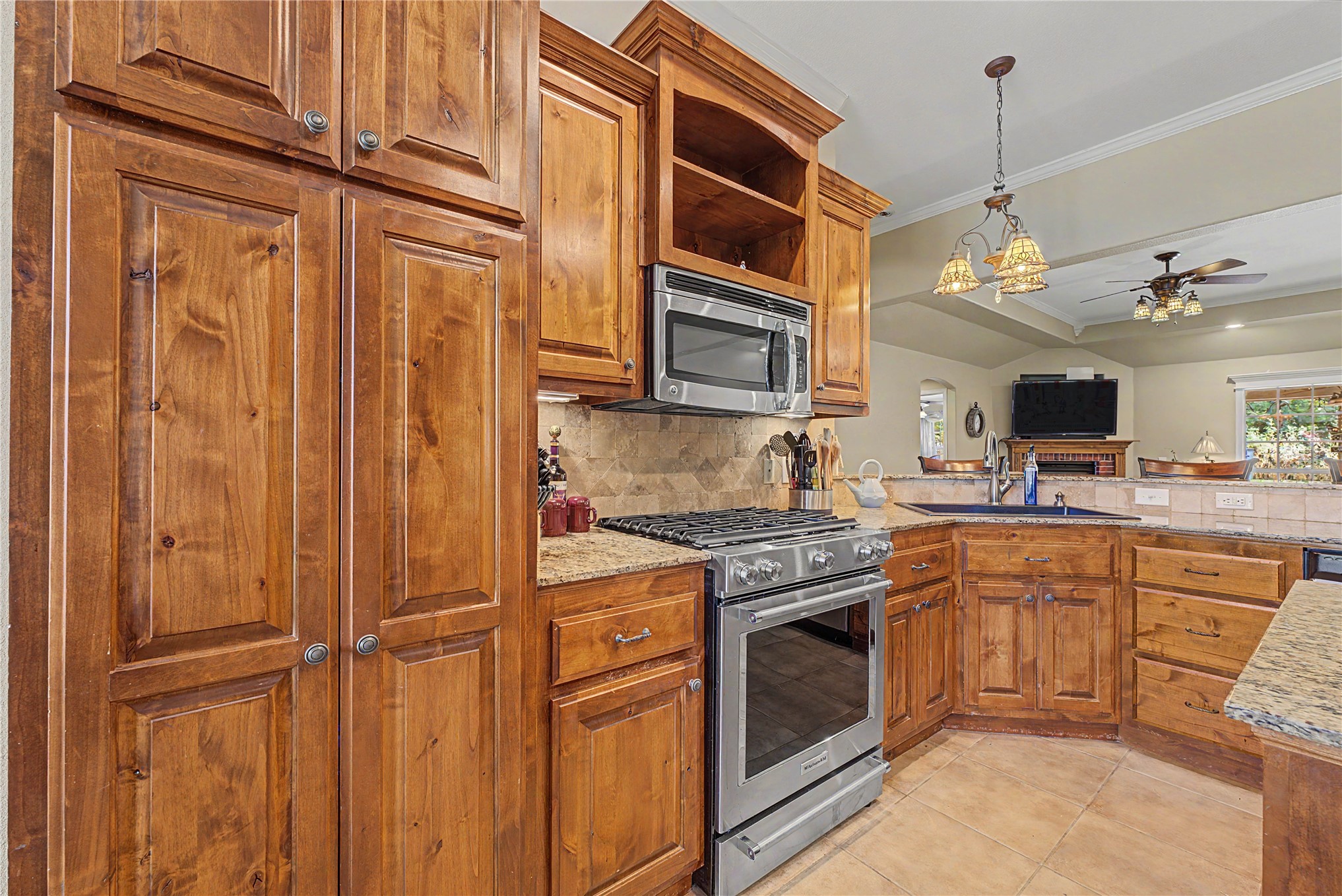 729 W 38th Street Property Photo 10