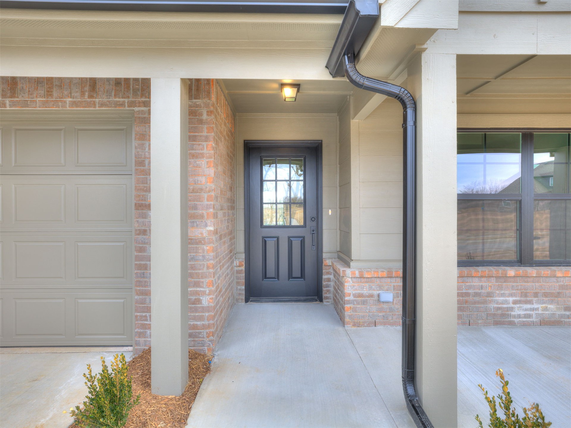 14757 S College Place Property Photo 3