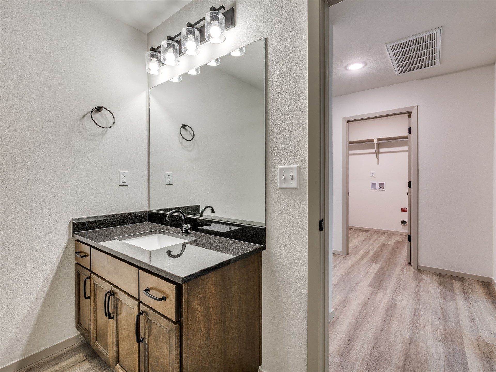 14757 S College Place Property Photo 12
