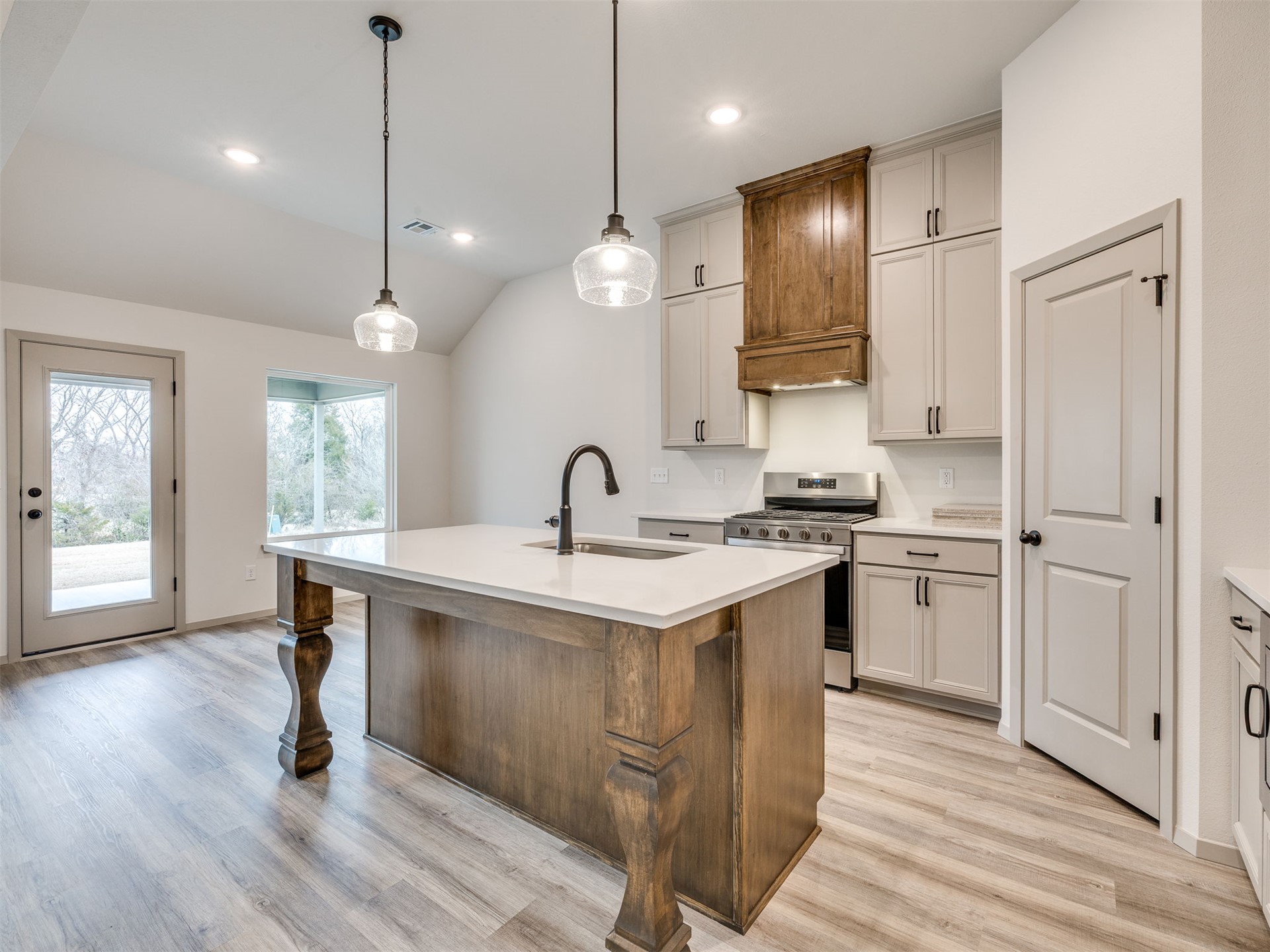 14757 S College Place Property Photo 13