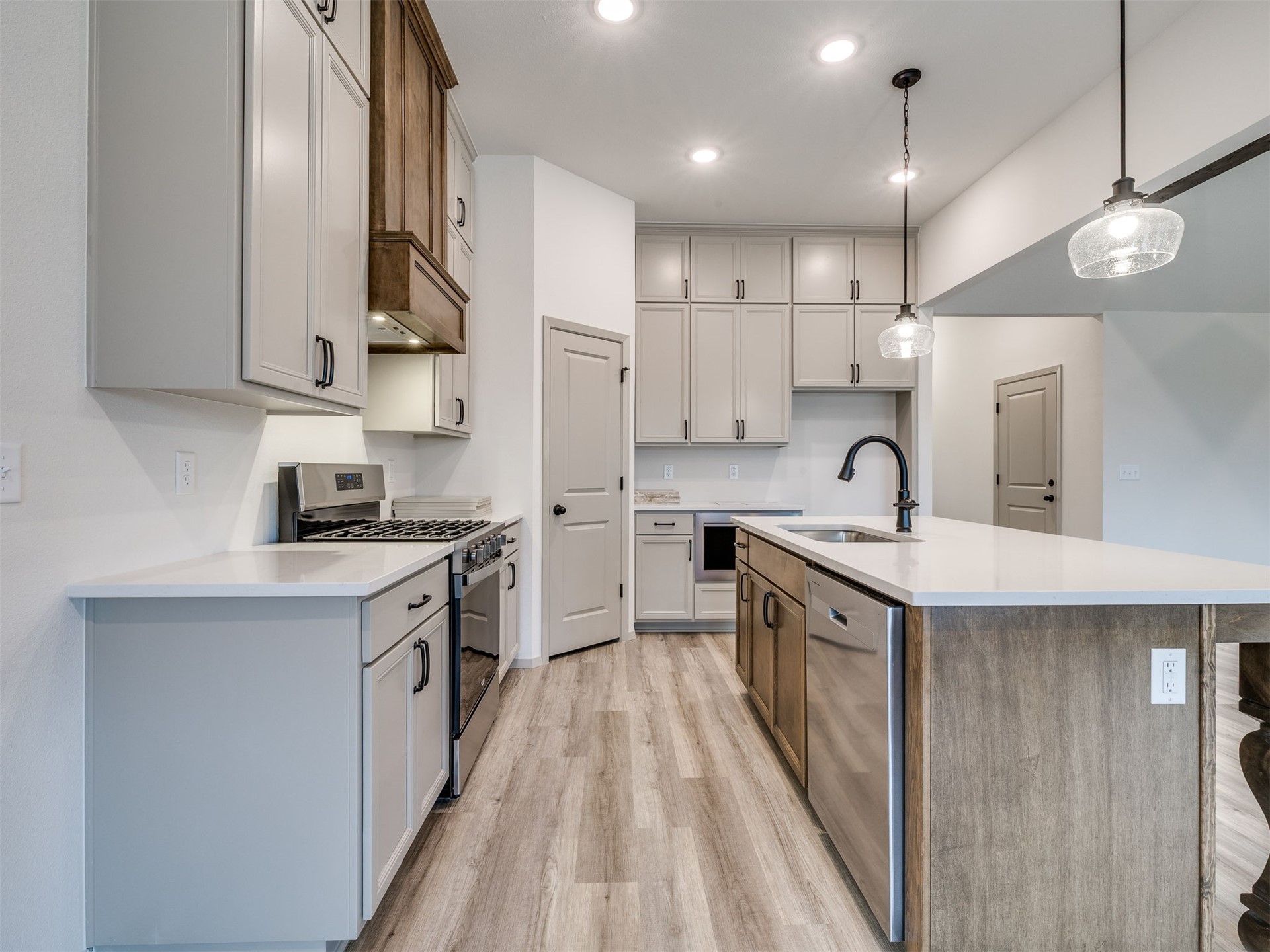 14757 S College Place Property Photo 16