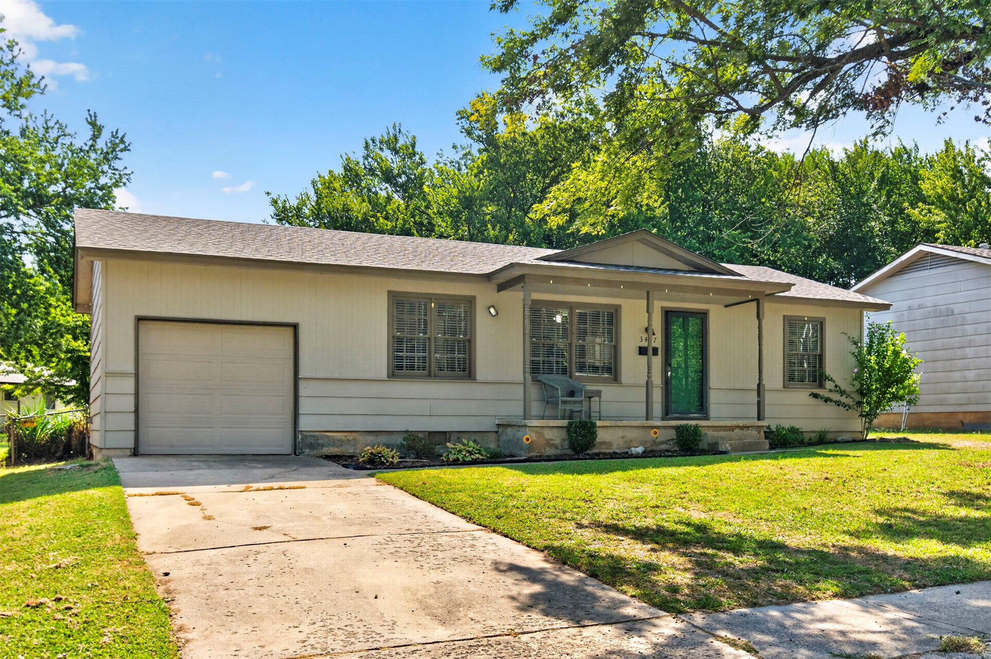 3407 S Walnut Creek Drive Property Photo 3