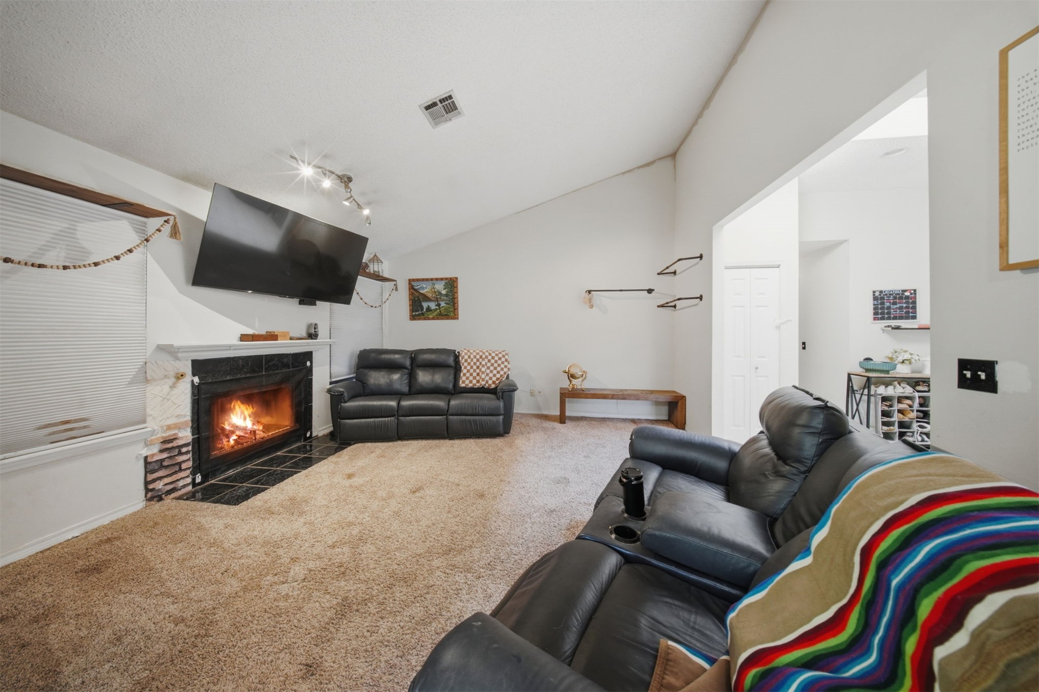 319 Mockingbird Property Photo 3