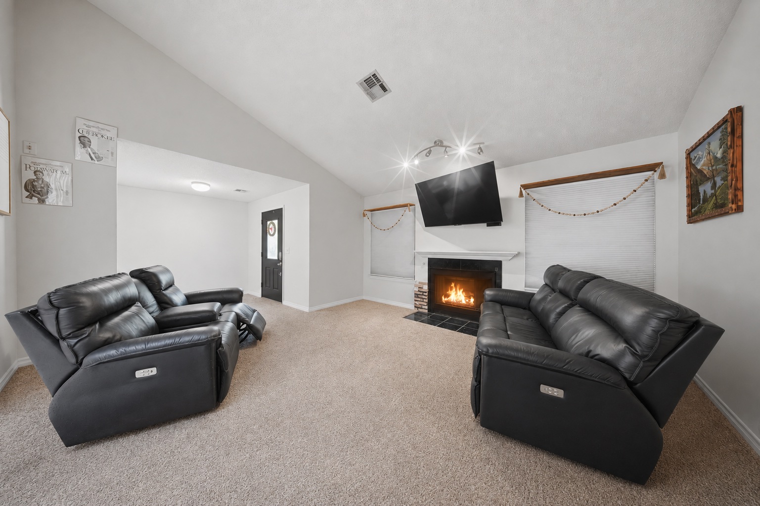 319 Mockingbird Property Photo 4