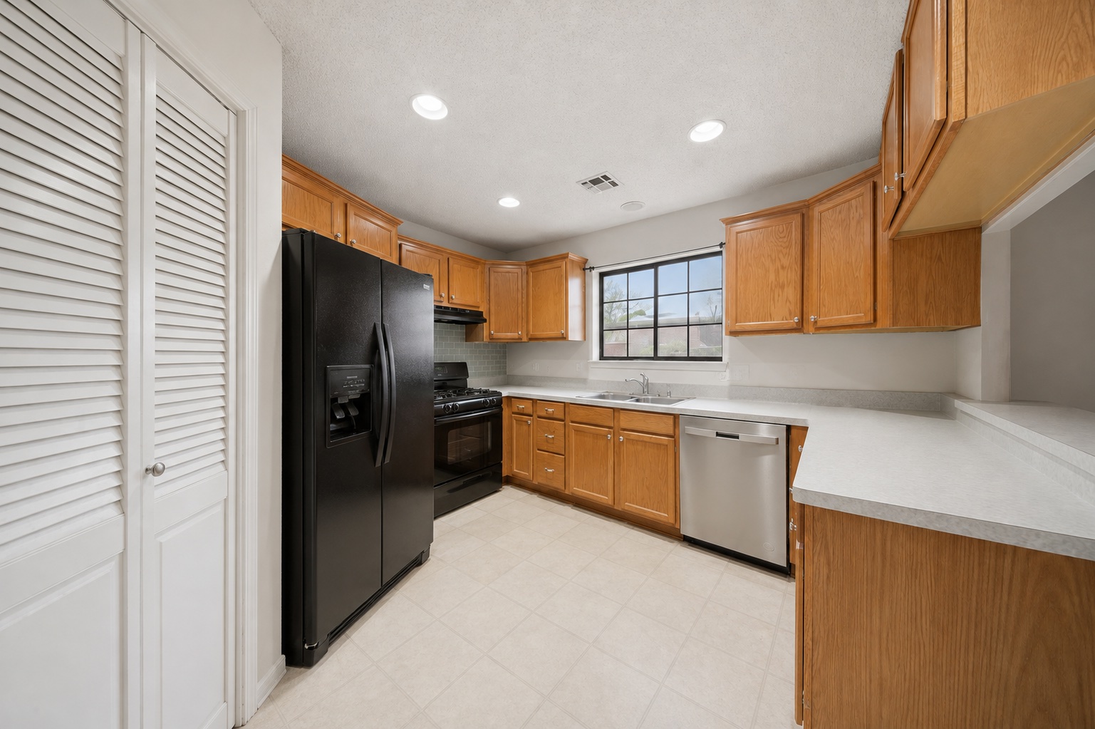 319 Mockingbird Property Photo 5