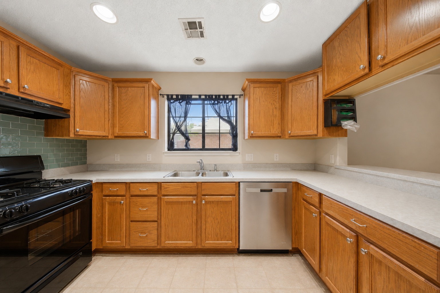 319 Mockingbird Property Photo 6