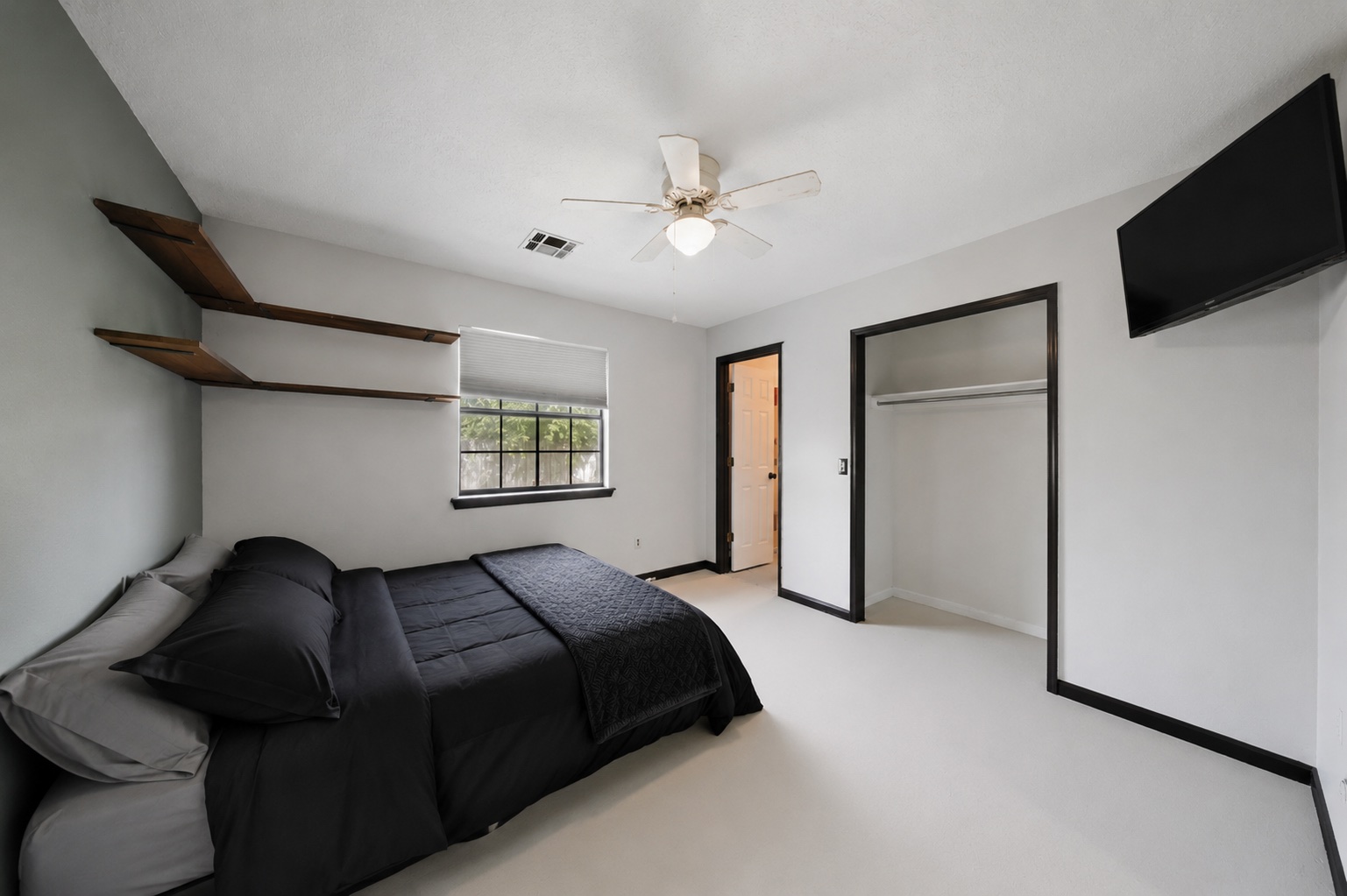 319 Mockingbird Property Photo 13