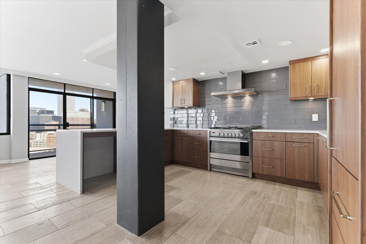 450 W 7th Street 1801-1802 Property Photo 3