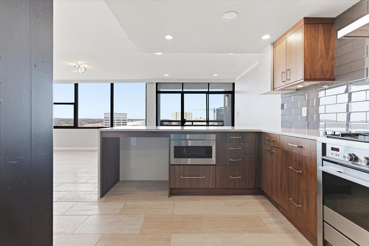 450 W 7th Street 1801-1802 Property Photo 7