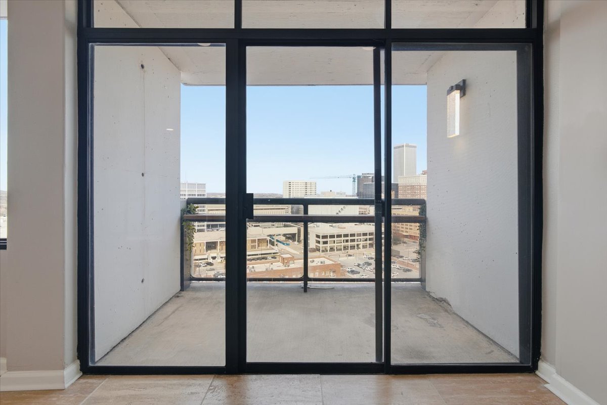 450 W 7th Street 1801-1802 Property Photo 9