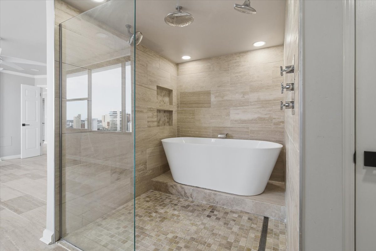 450 W 7th Street 1801-1802 Property Photo 21