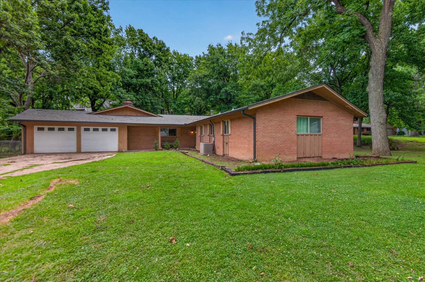 1312 Brookside Parkway Property Photo 2