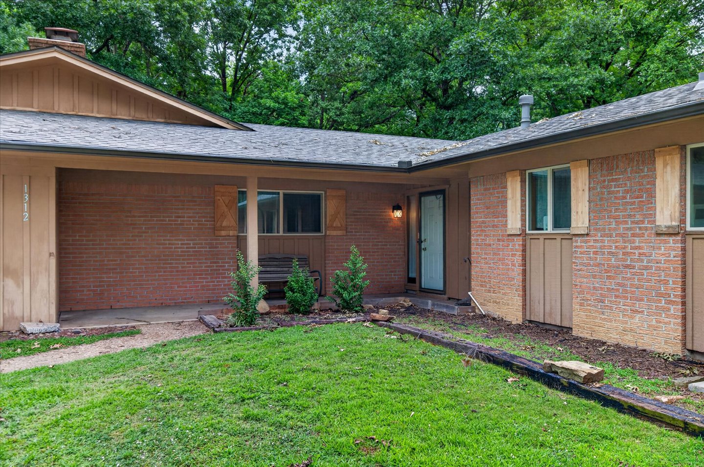 1312 Brookside Parkway Property Photo 3
