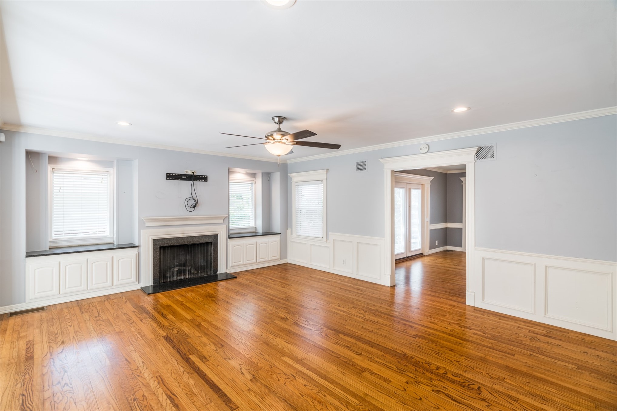 333 E 29th Place Property Photo 16