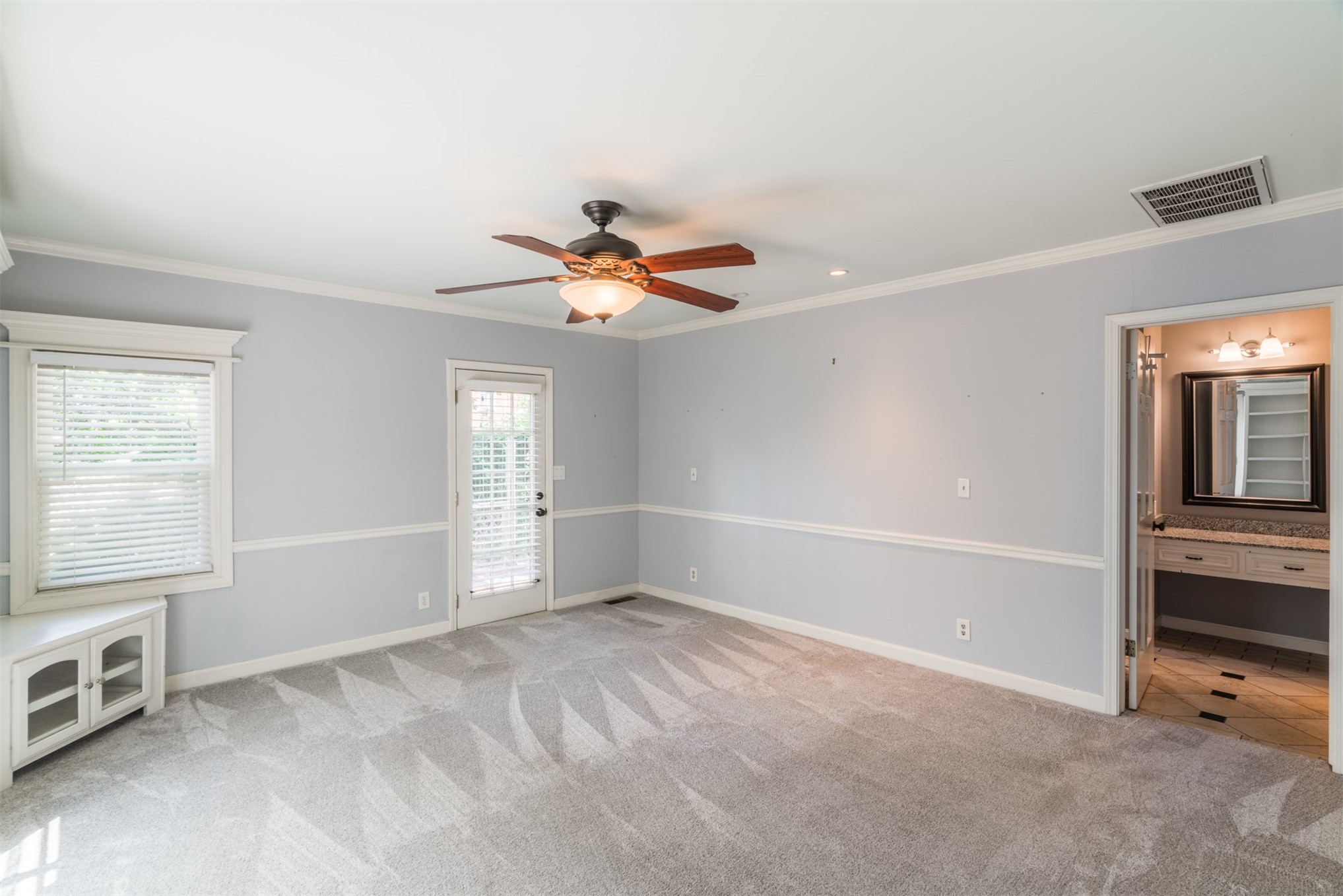 333 E 29th Place Property Photo 18