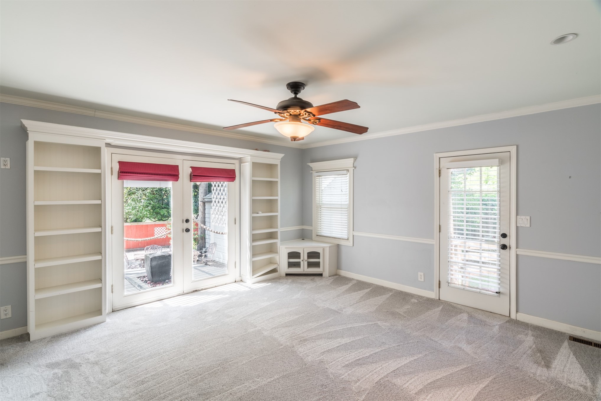 333 E 29th Place Property Photo 19