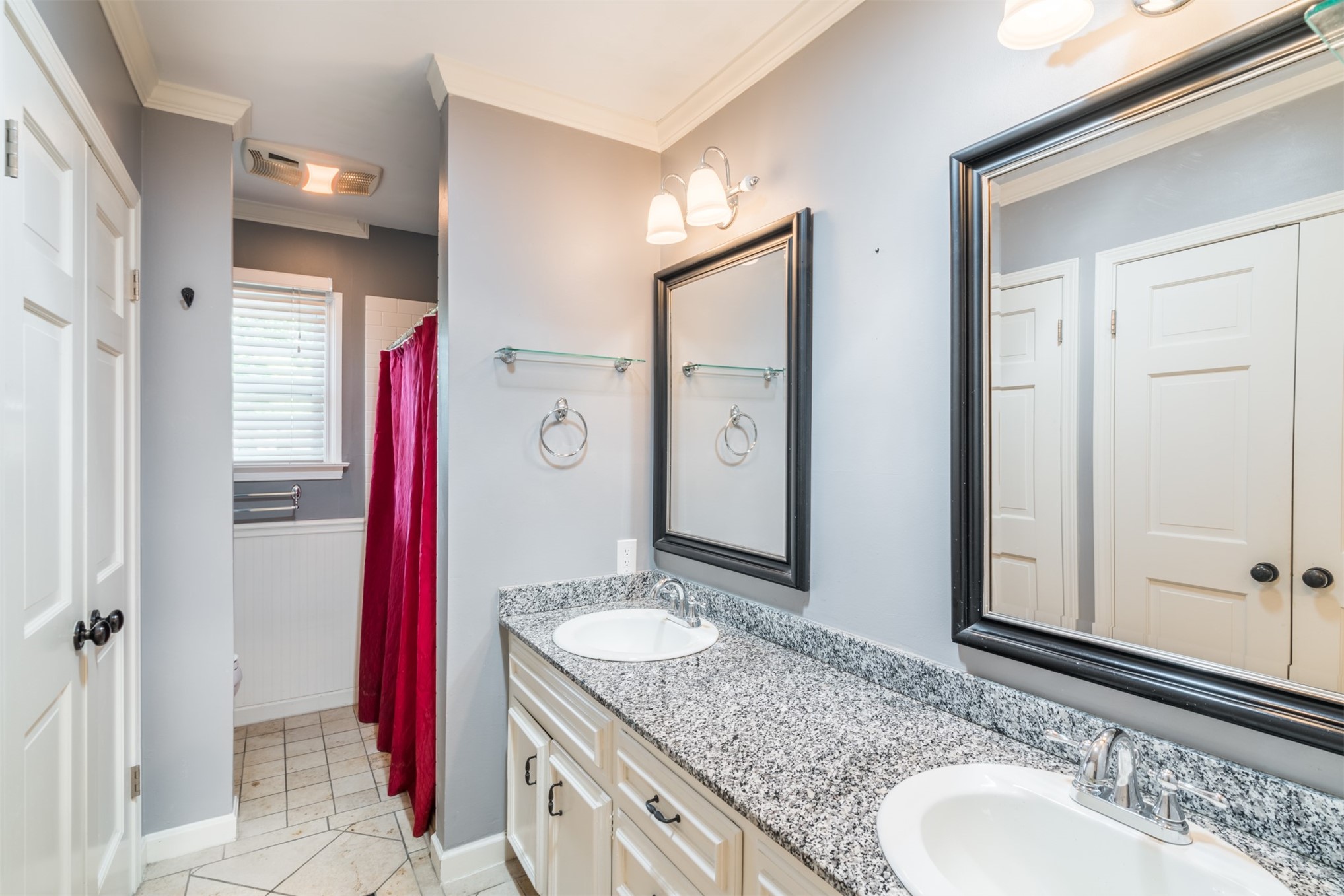 333 E 29th Place Property Photo 22