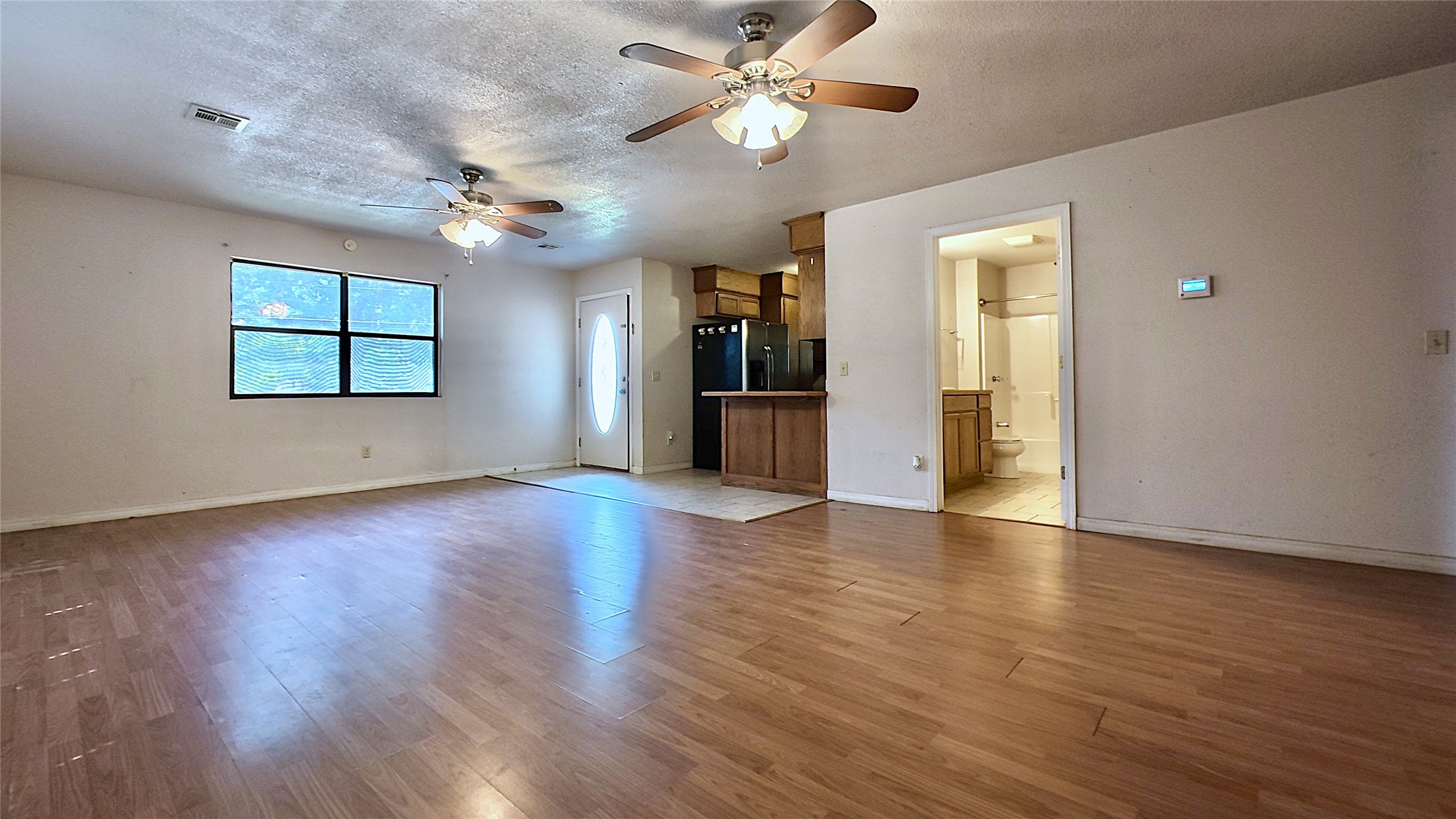 200 W Creek Avenue Property Photo 6