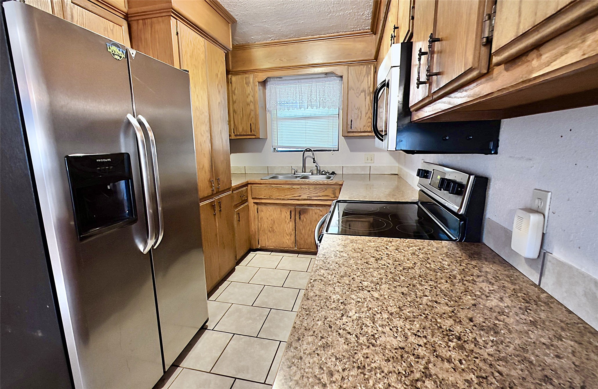 200 W Creek Avenue Property Photo 7