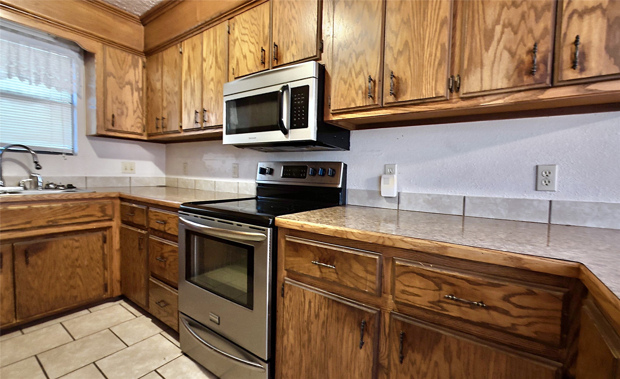 200 W Creek Avenue Property Photo 8