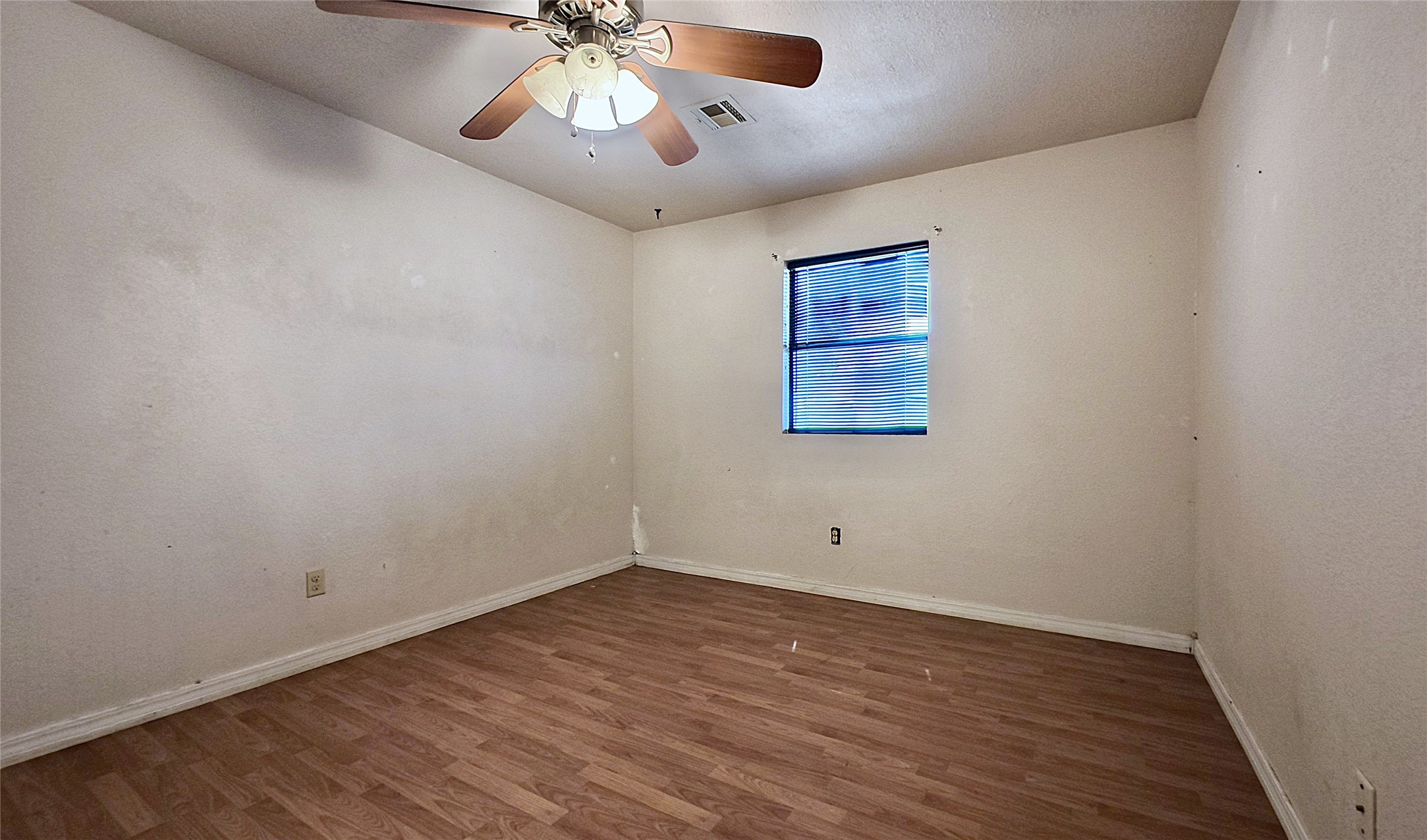 200 W Creek Avenue Property Photo 17