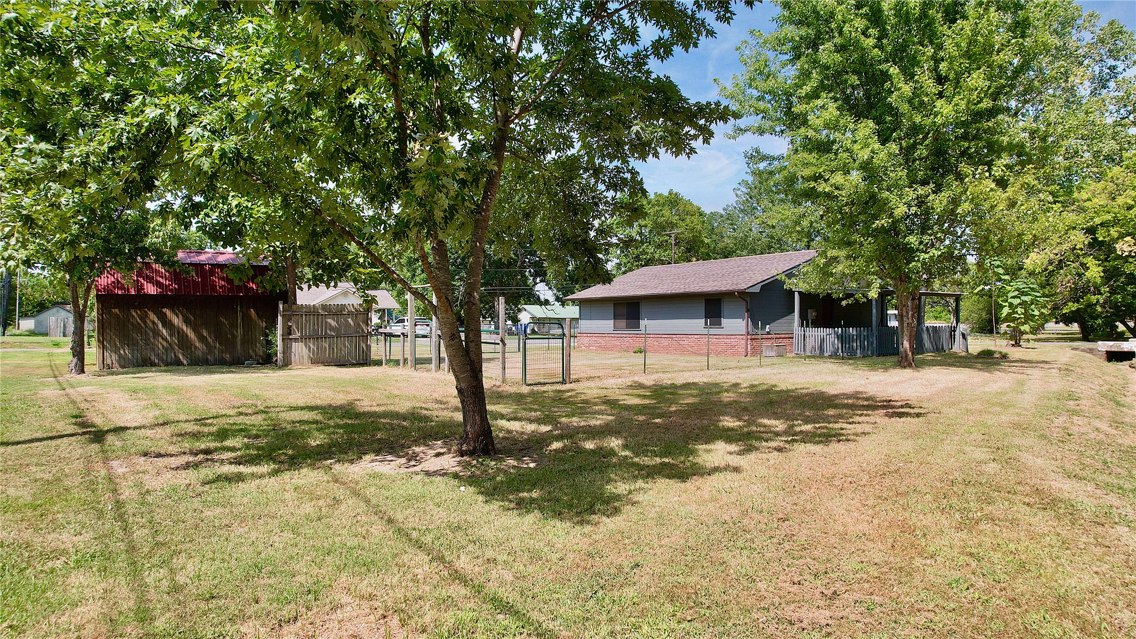 200 W Creek Avenue Property Photo 37