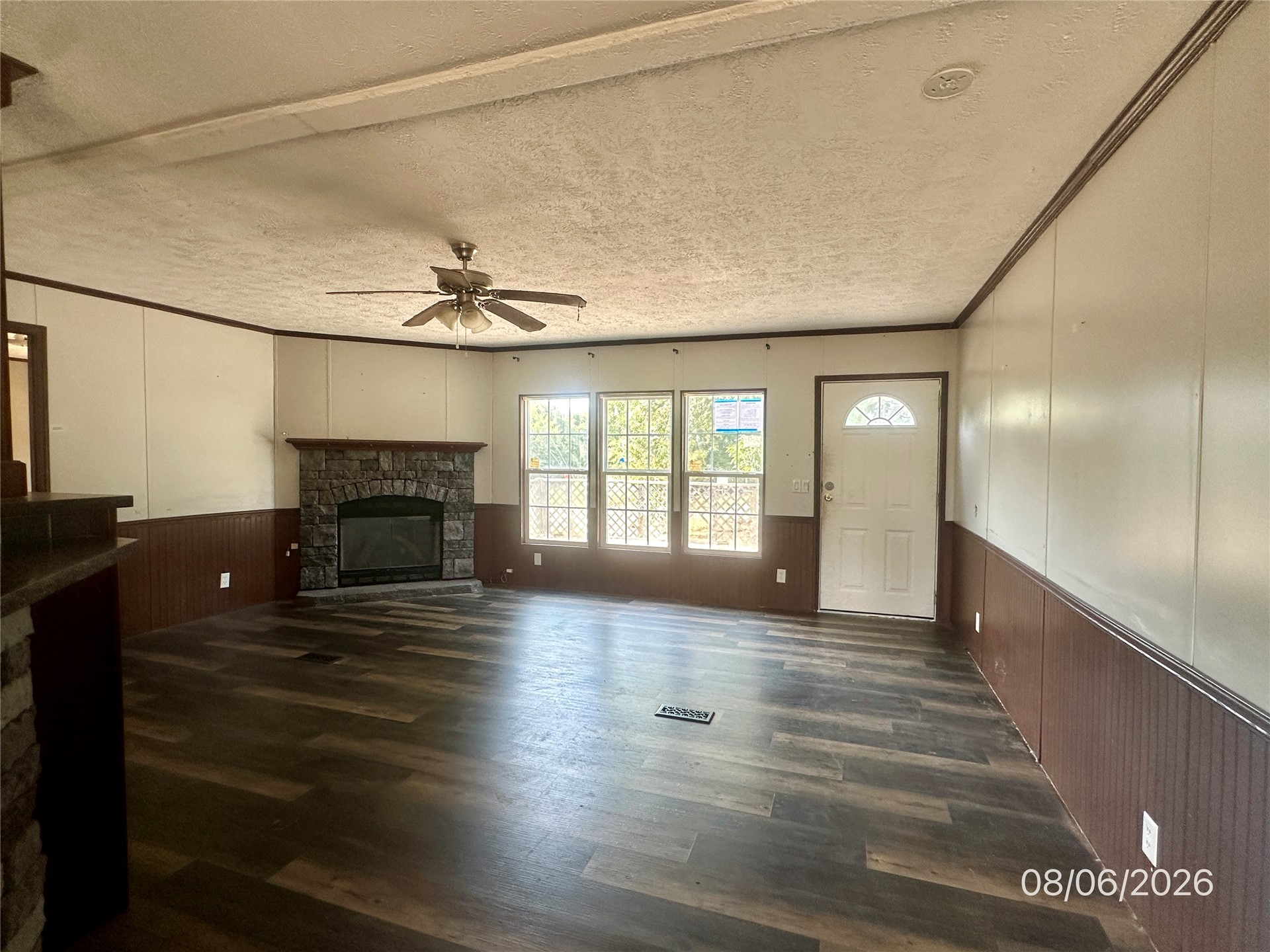 202 E I Avenue Property Photo 3