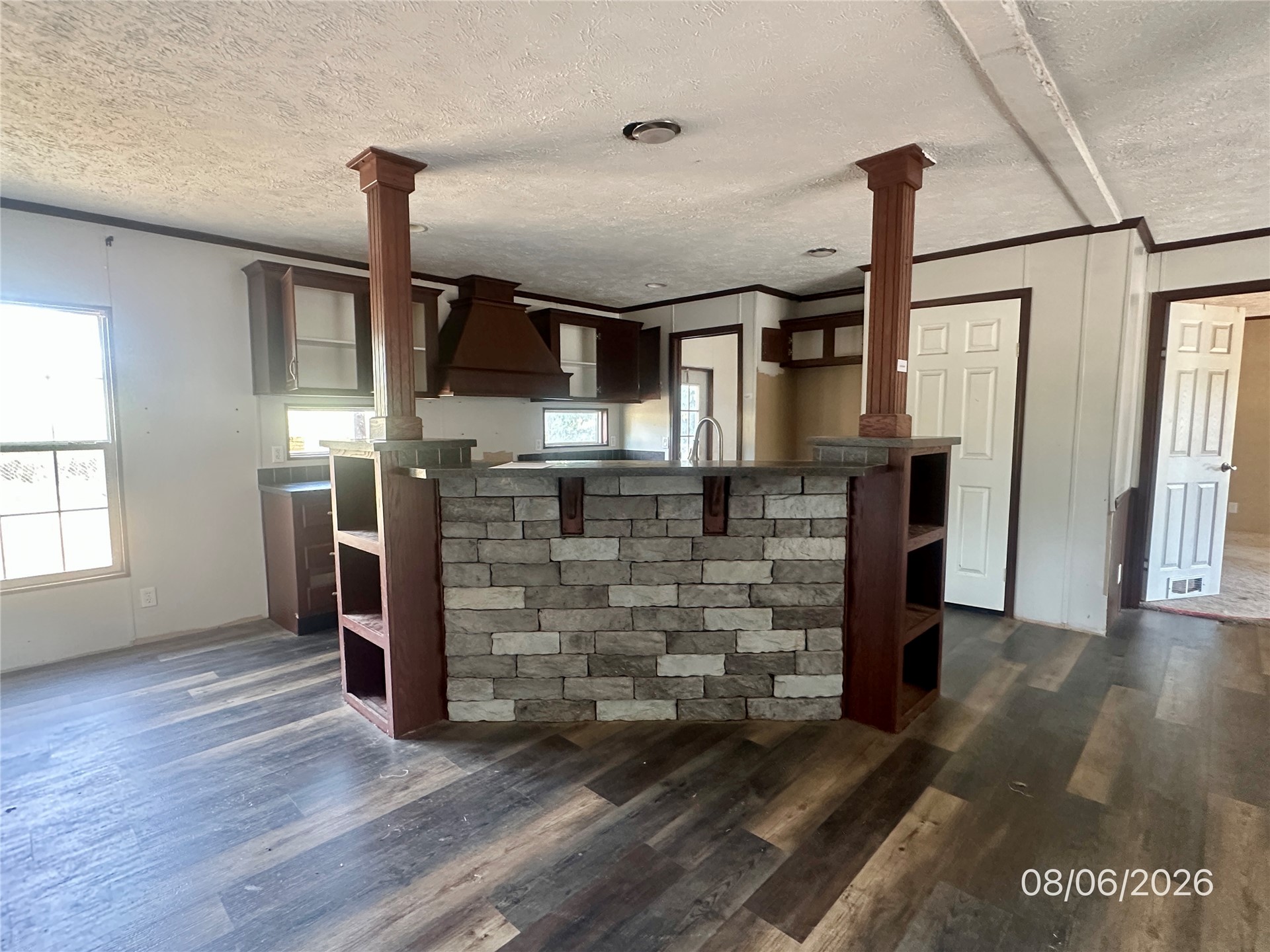 202 E I Avenue Property Photo 5