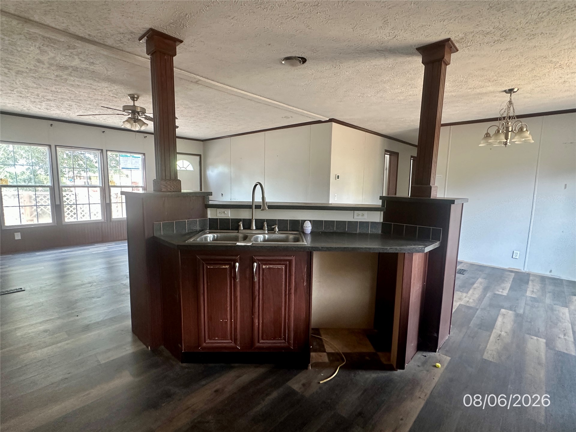 202 E I Avenue Property Photo 6