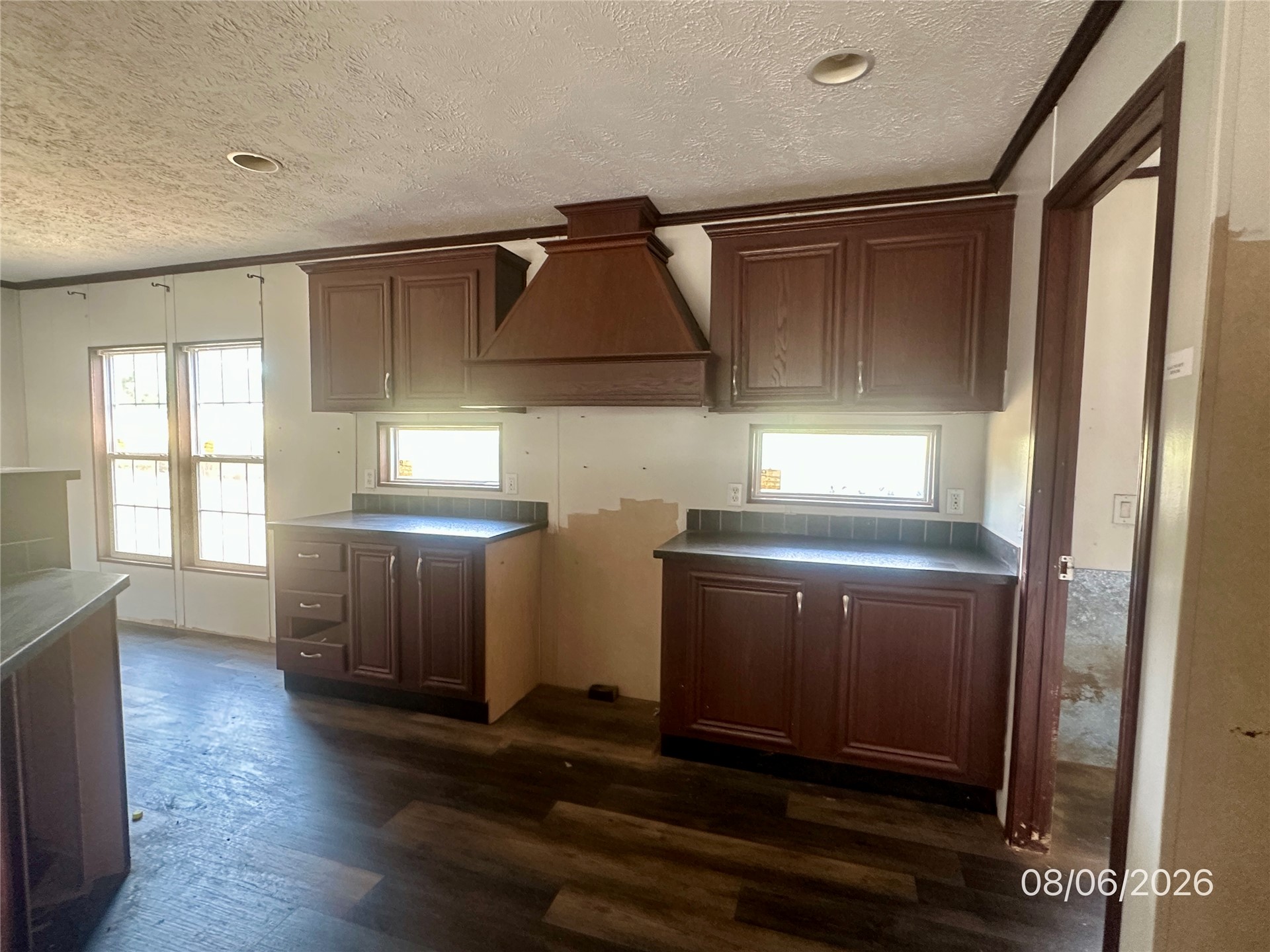 202 E I Avenue Property Photo 8