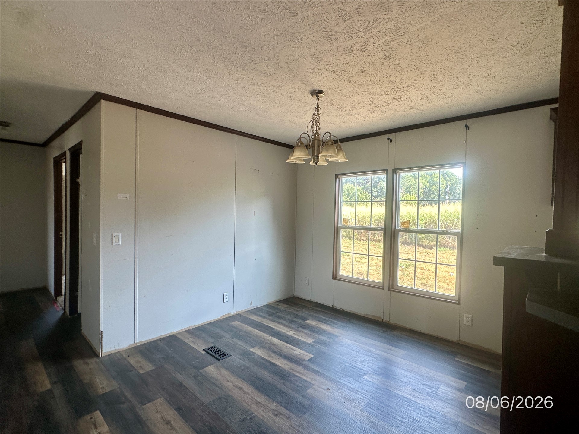 202 E I Avenue Property Photo 10