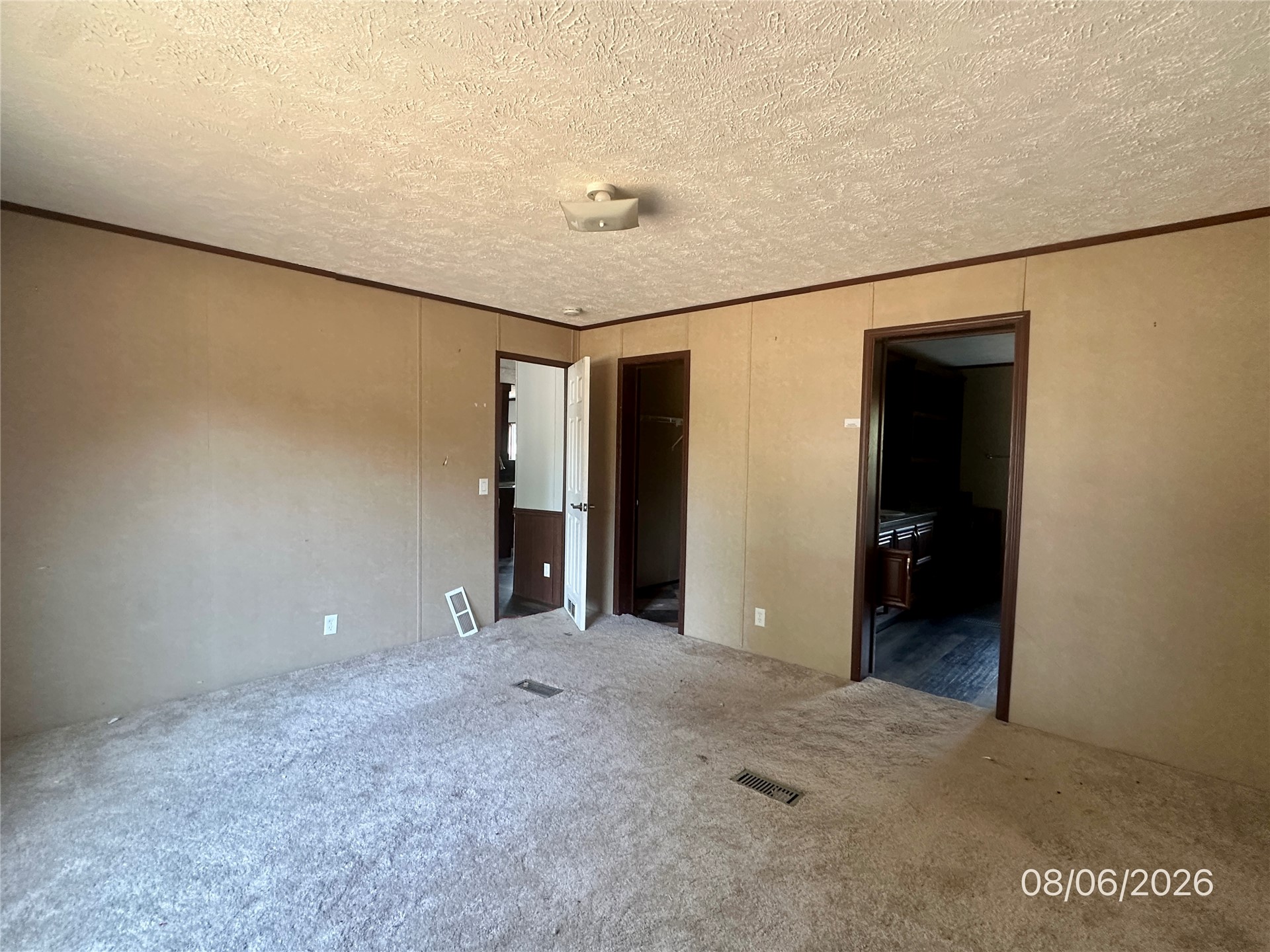 202 E I Avenue Property Photo 11