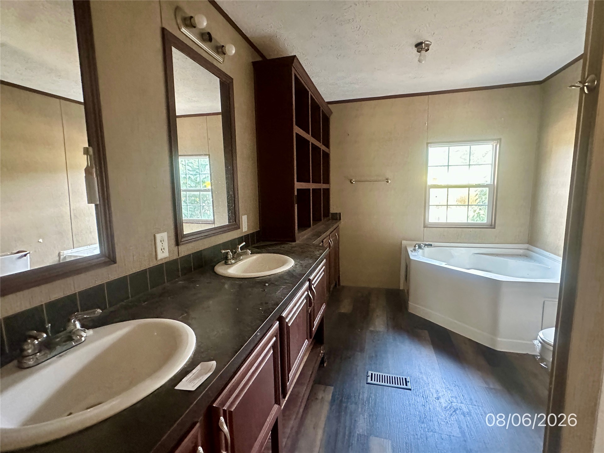 202 E I Avenue Property Photo 13